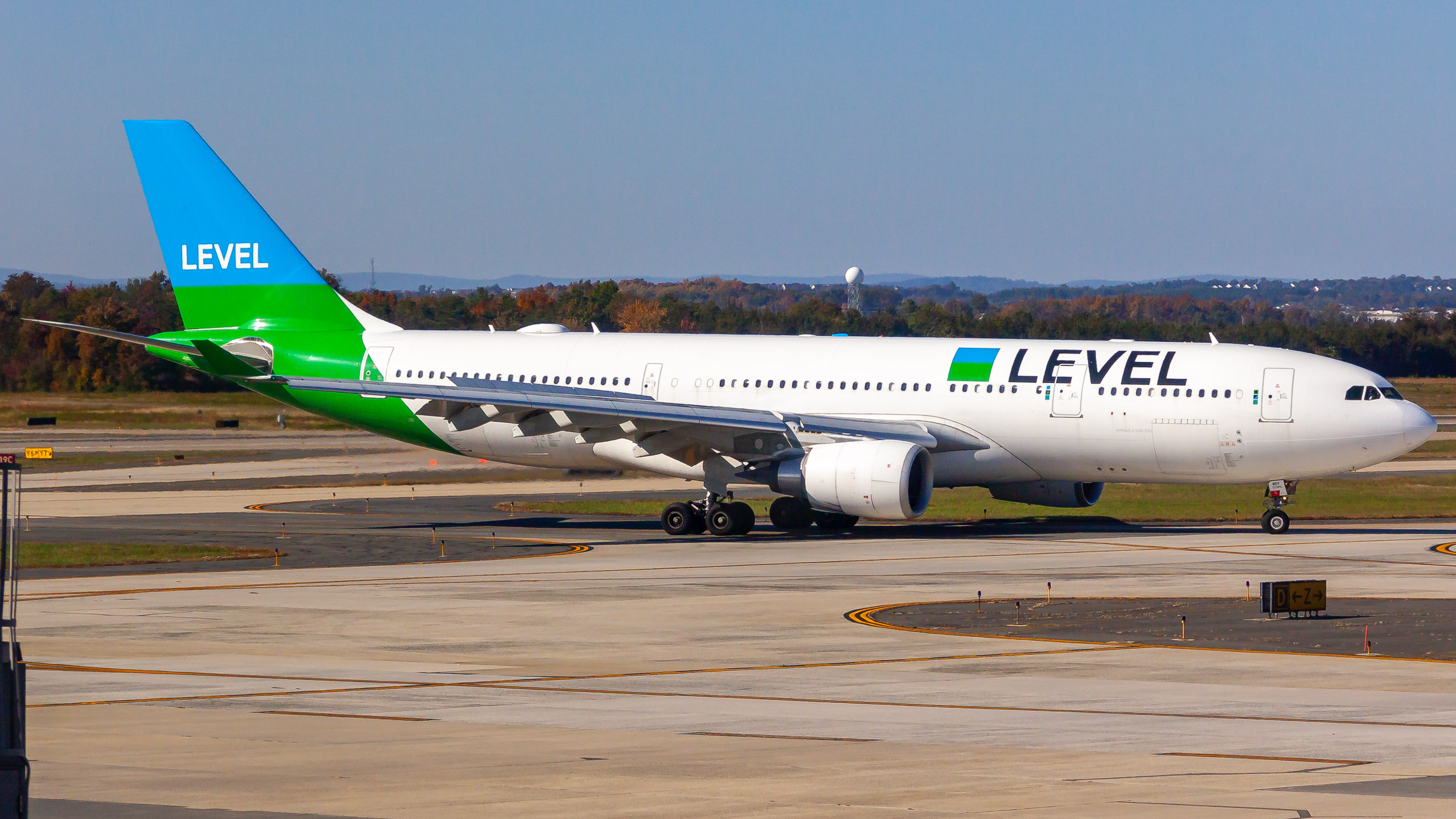 Full size: LEVEL Airbus A330-200 EC-MOY at Washington Dulles International Airport