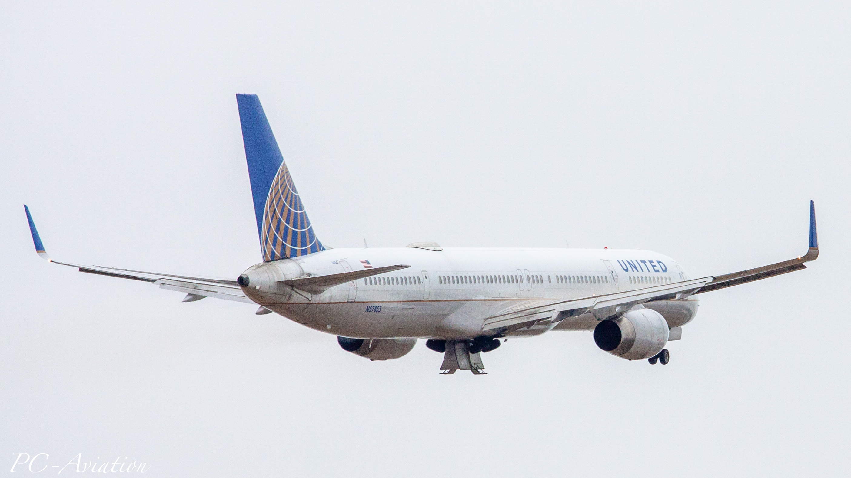 Full size: United Airlines Boeing 757-300 N57855 at Houston-George Bush Intercontinental Airport