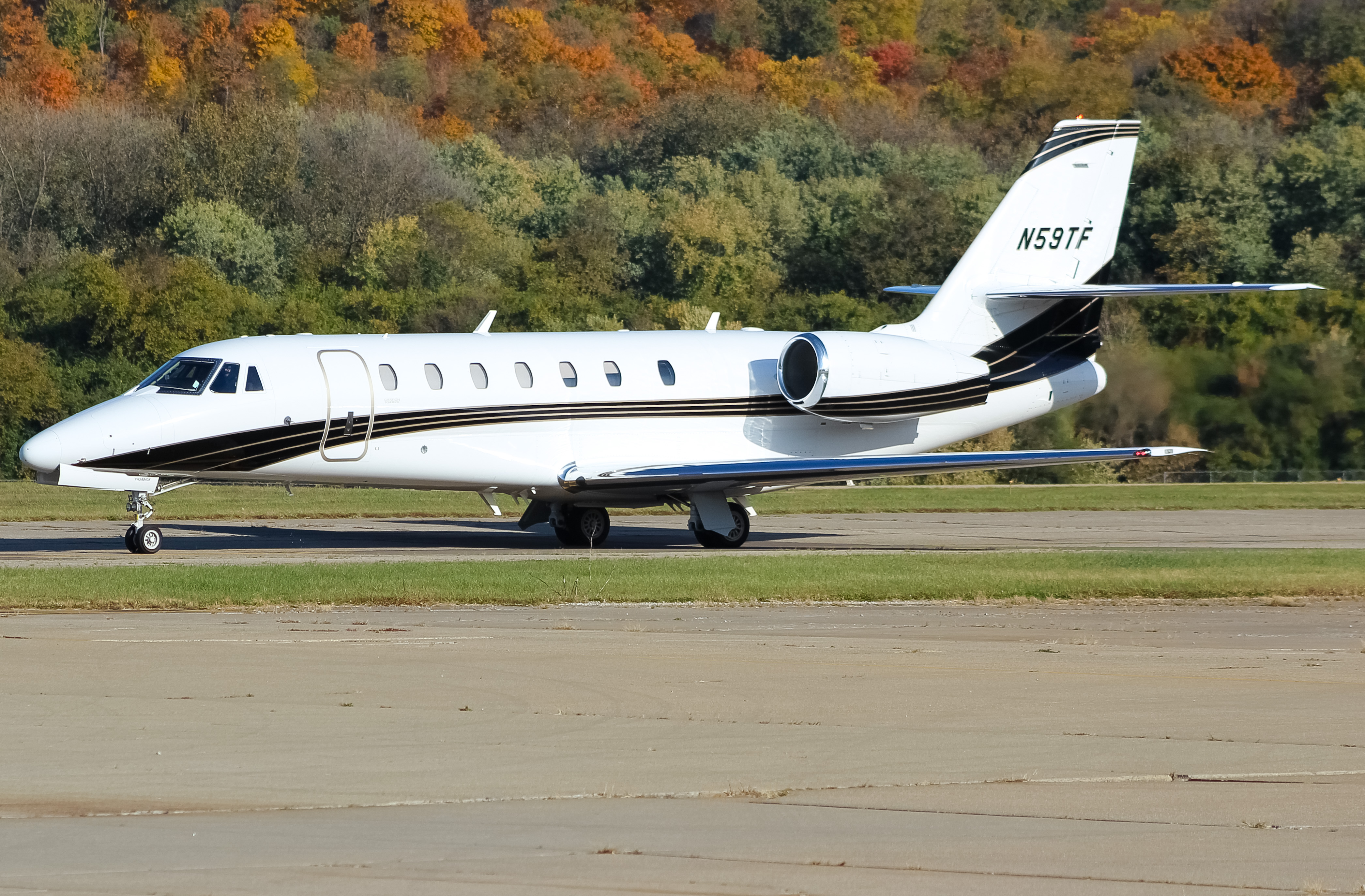 Full size: PRIVATE  Cessna 680 Citation Sovereign  N59TF at Cincinnati Municipal Airport/Lunken Field