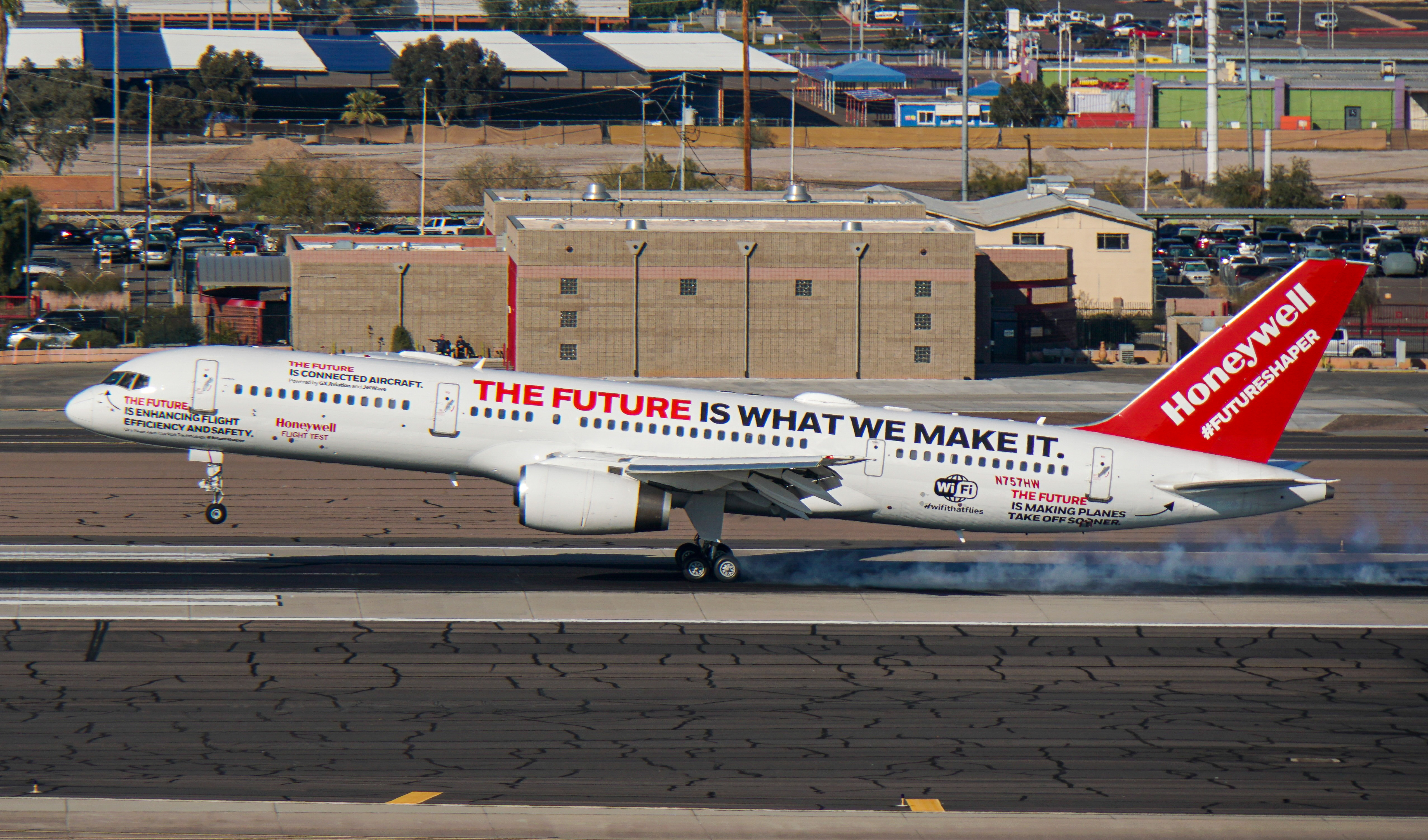 Full size: Honeywell Aerospace Boeing 757-200 N757HW at Phoenix Sky Harbor International Airport