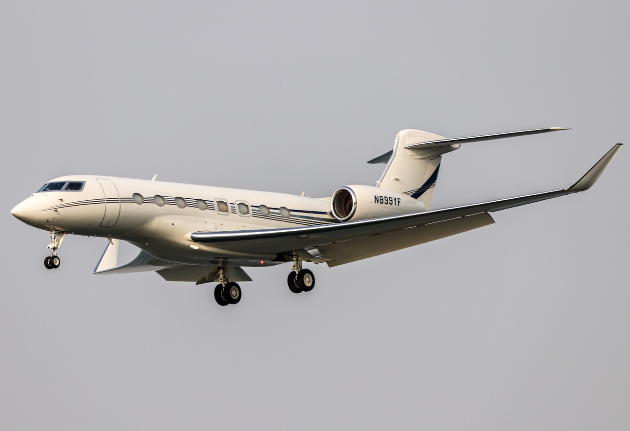 Full size: PRIVATE Gulfstream G650 N899YF at Hong Kong International Airport