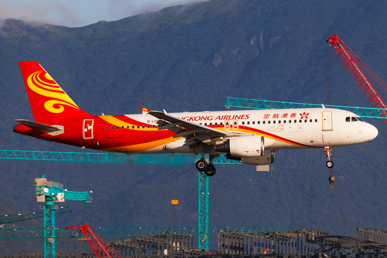 Full size: Hong Kong Airlines Airbus A320 B-LPO at Hong Kong International Airport