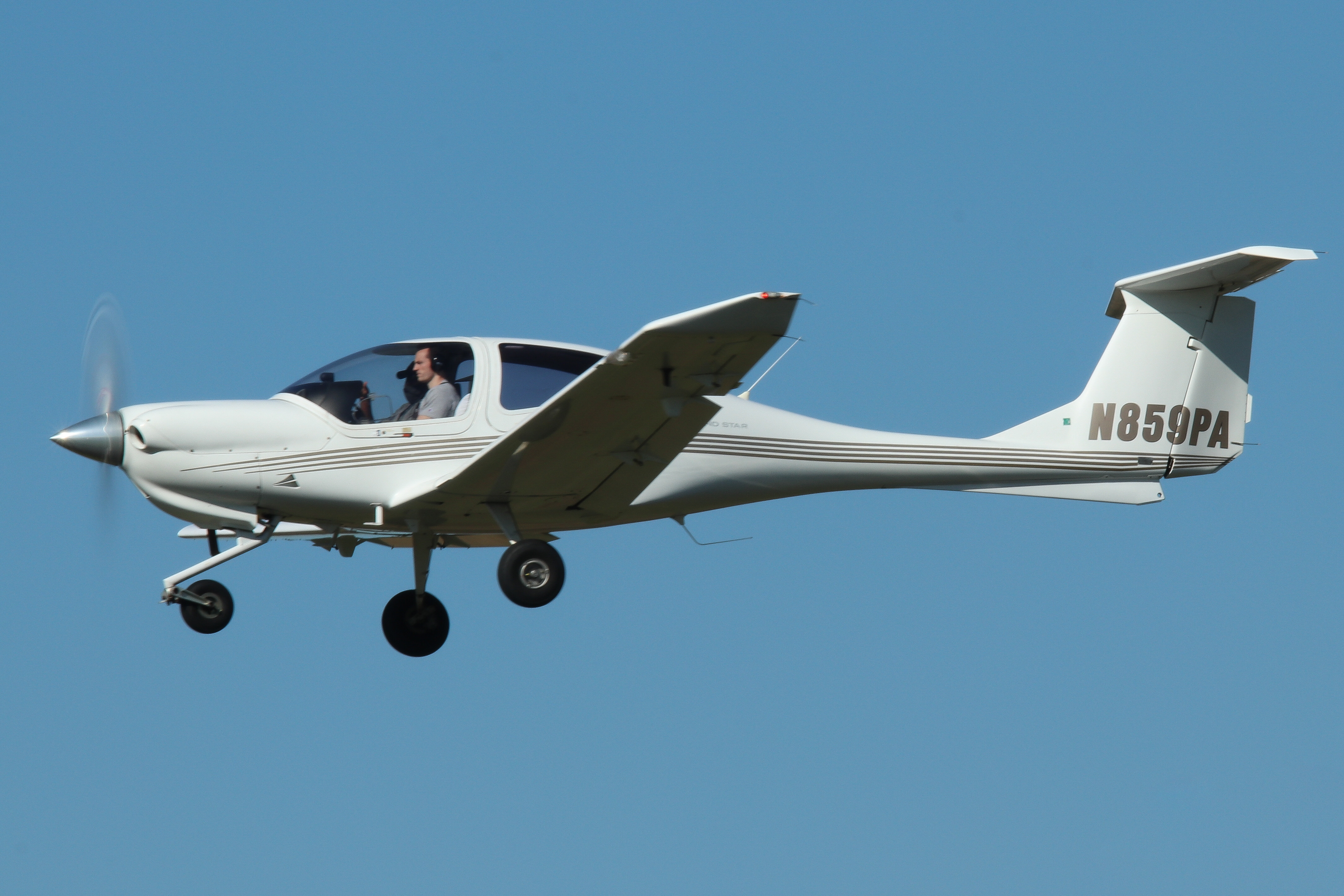Full size: PRIVATE Diamond DA40 N859PA at Wings Field Airport