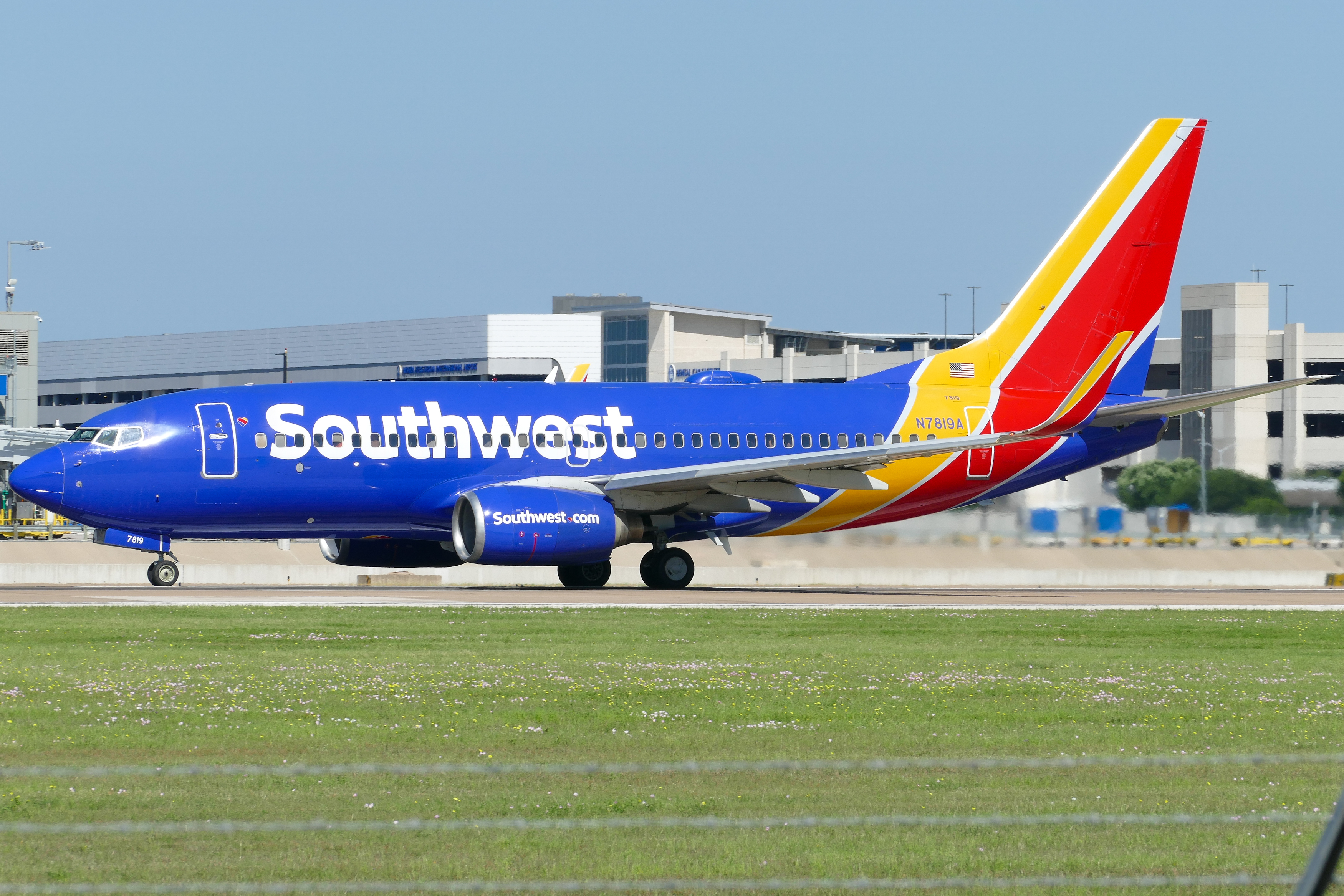Full size: Southwest Airlines Boeing 737-700 N7819A at Austin-Bergstrom International Airport