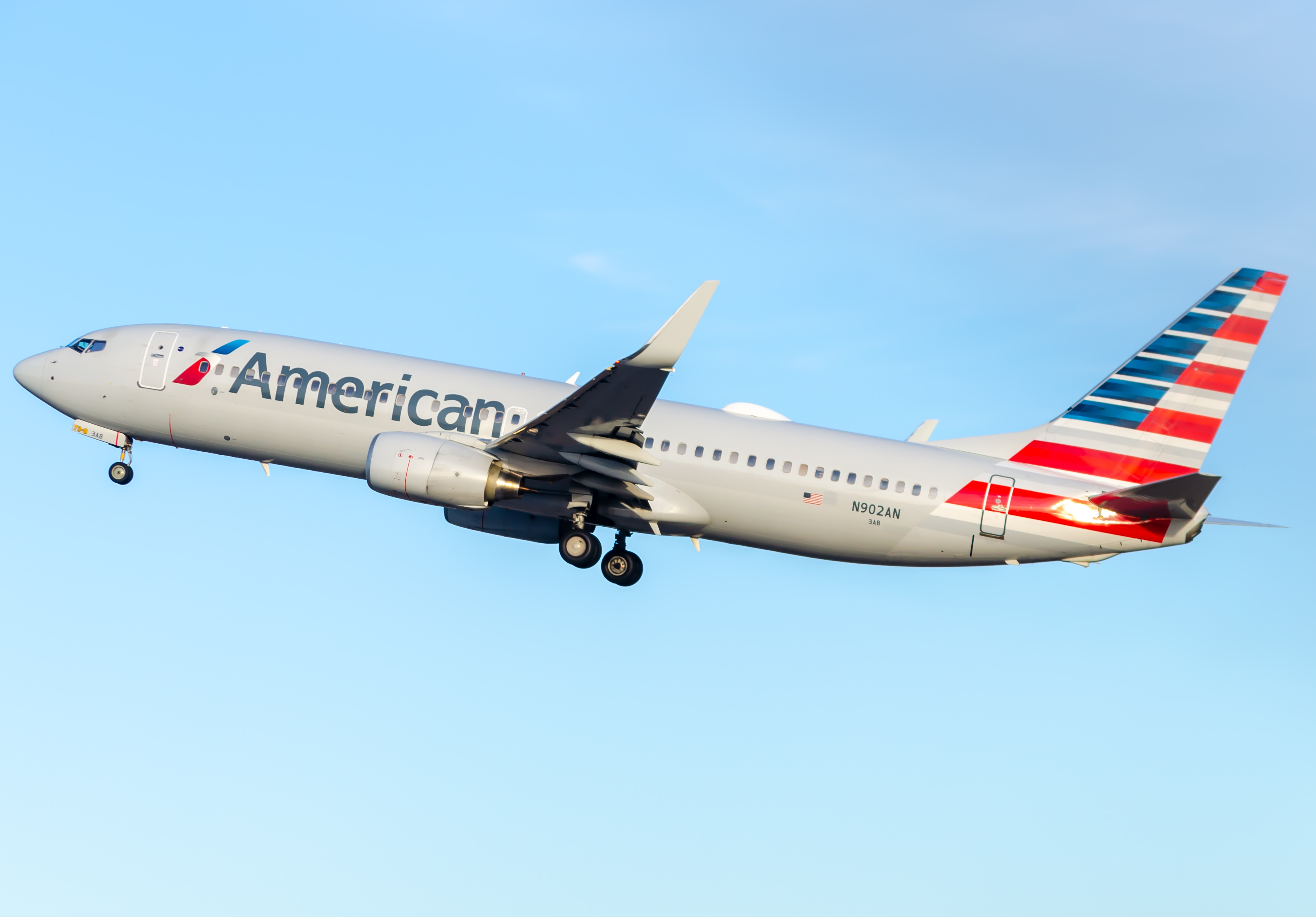 Full size: American Airlines Boeing 737-800 N902AN at Pensacola International Airport