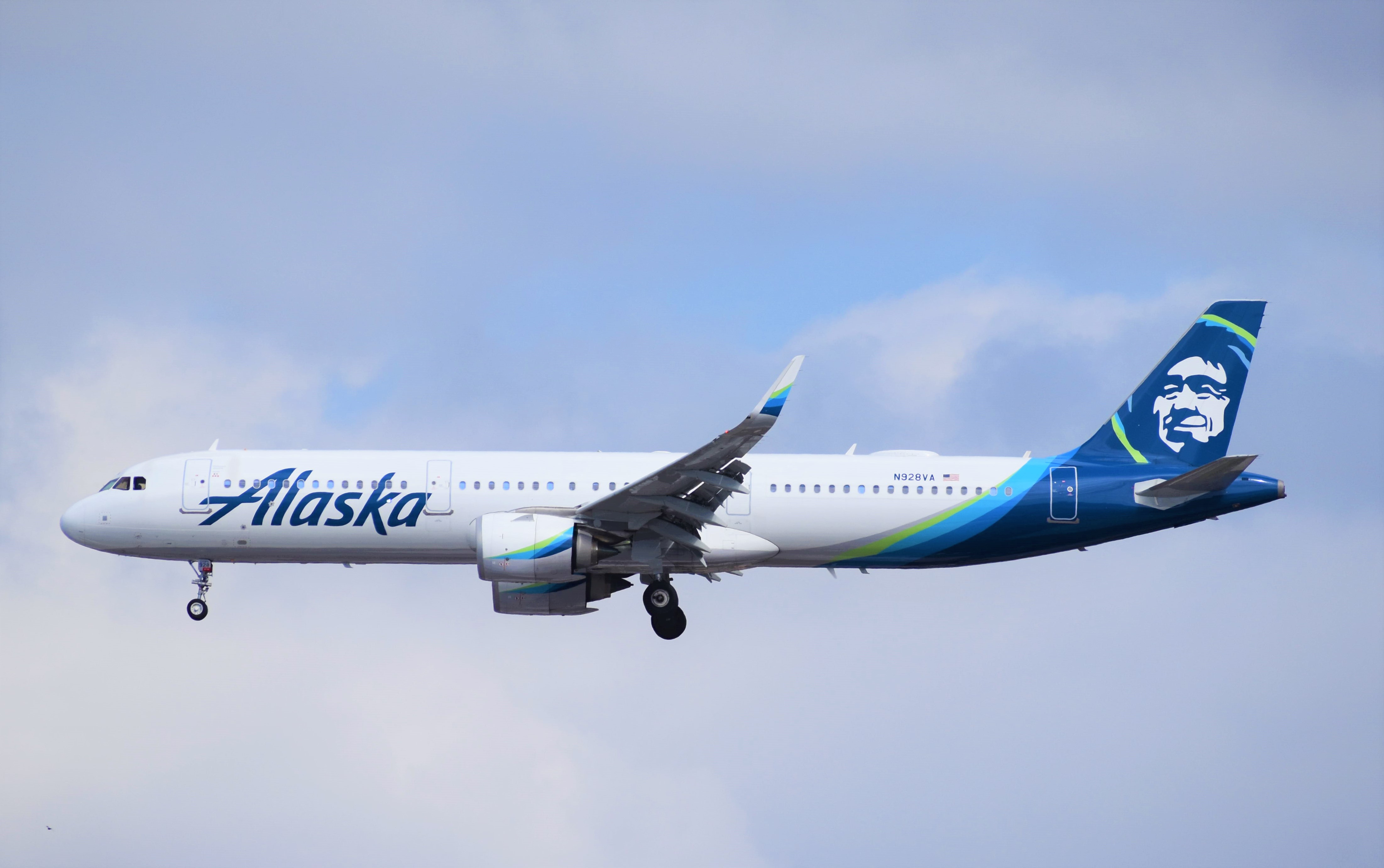 Full size: Alaska Airlines Airbus A321neo N928VA at San Diego International Airport