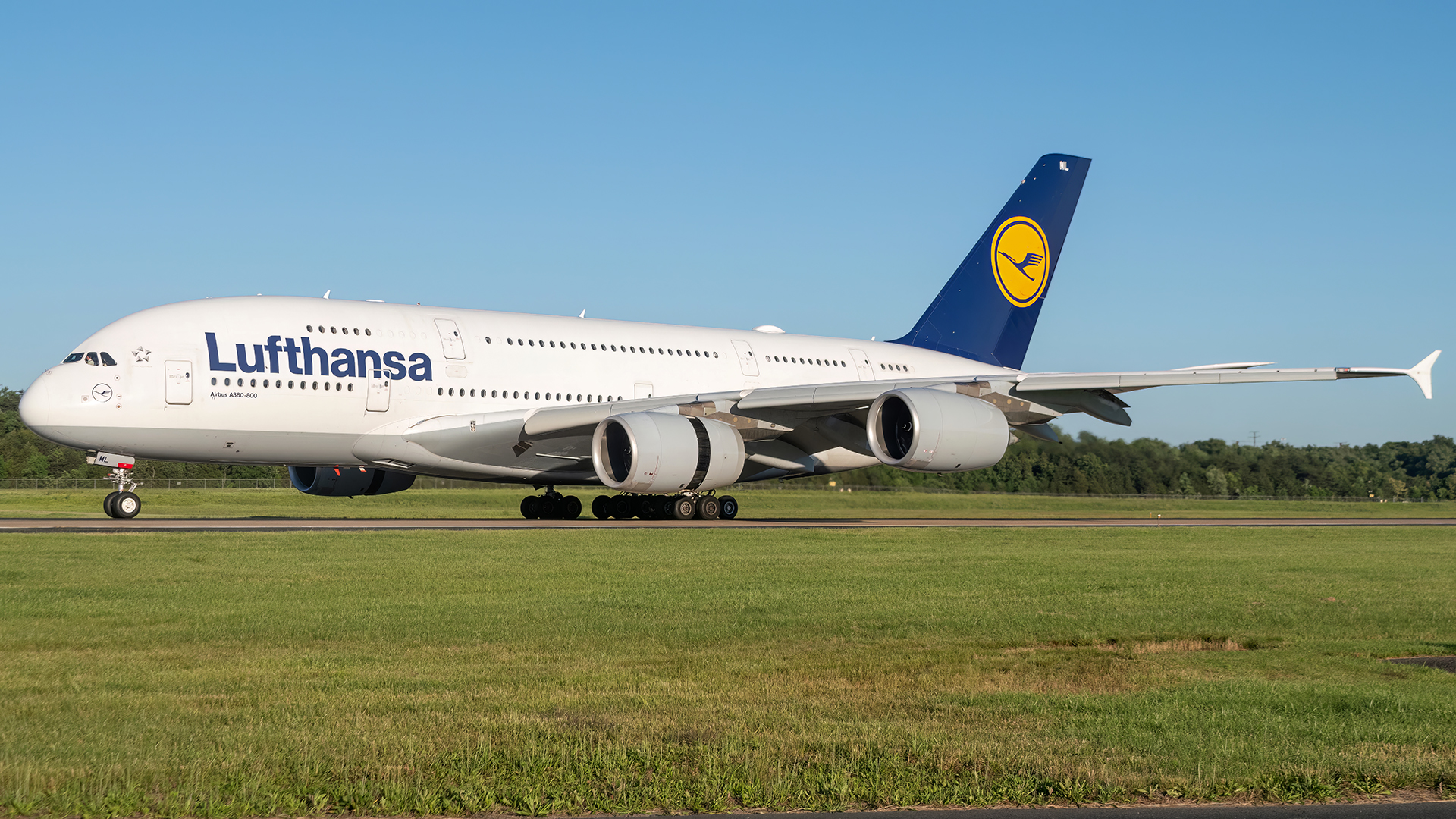 Full size: Lufthansa Airbus A380-800 D-AIML at Washington Dulles International Airport