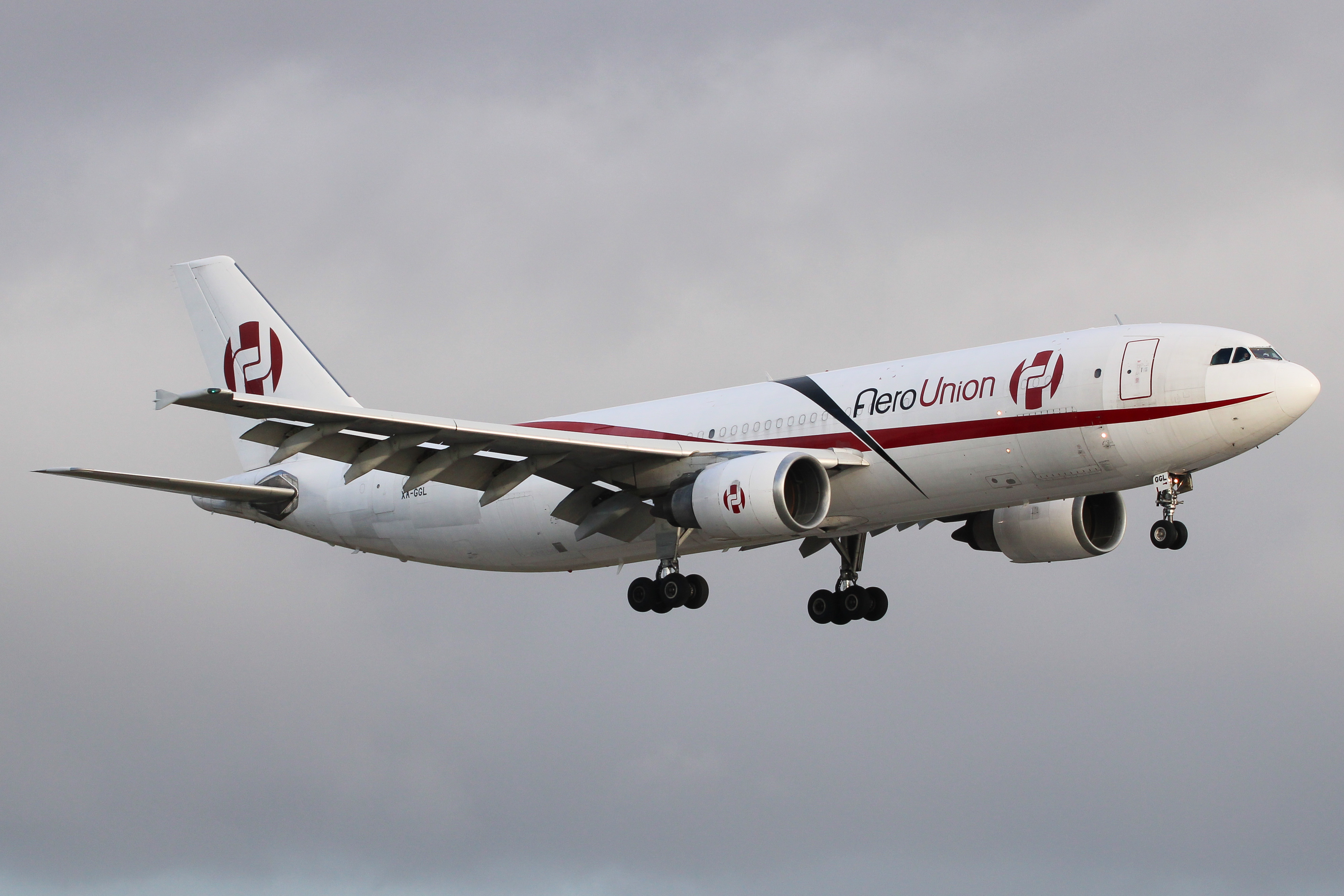 Full size: AeroUnion Airbus A300F-600 XA-GGL at Miami International Airport