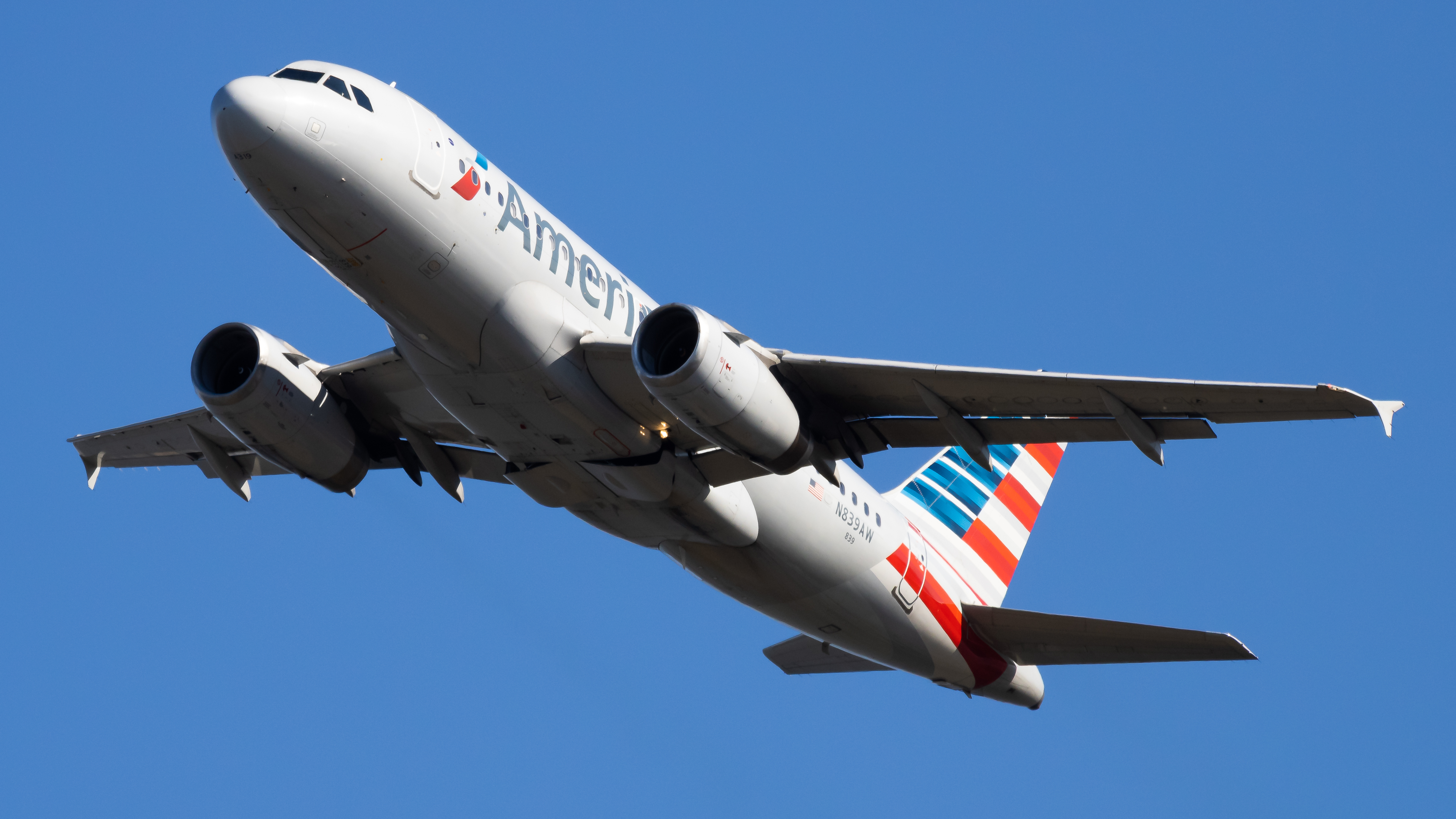 Full size: American Airlines Airbus A319 N839AW at Ronald Reagan National Airport