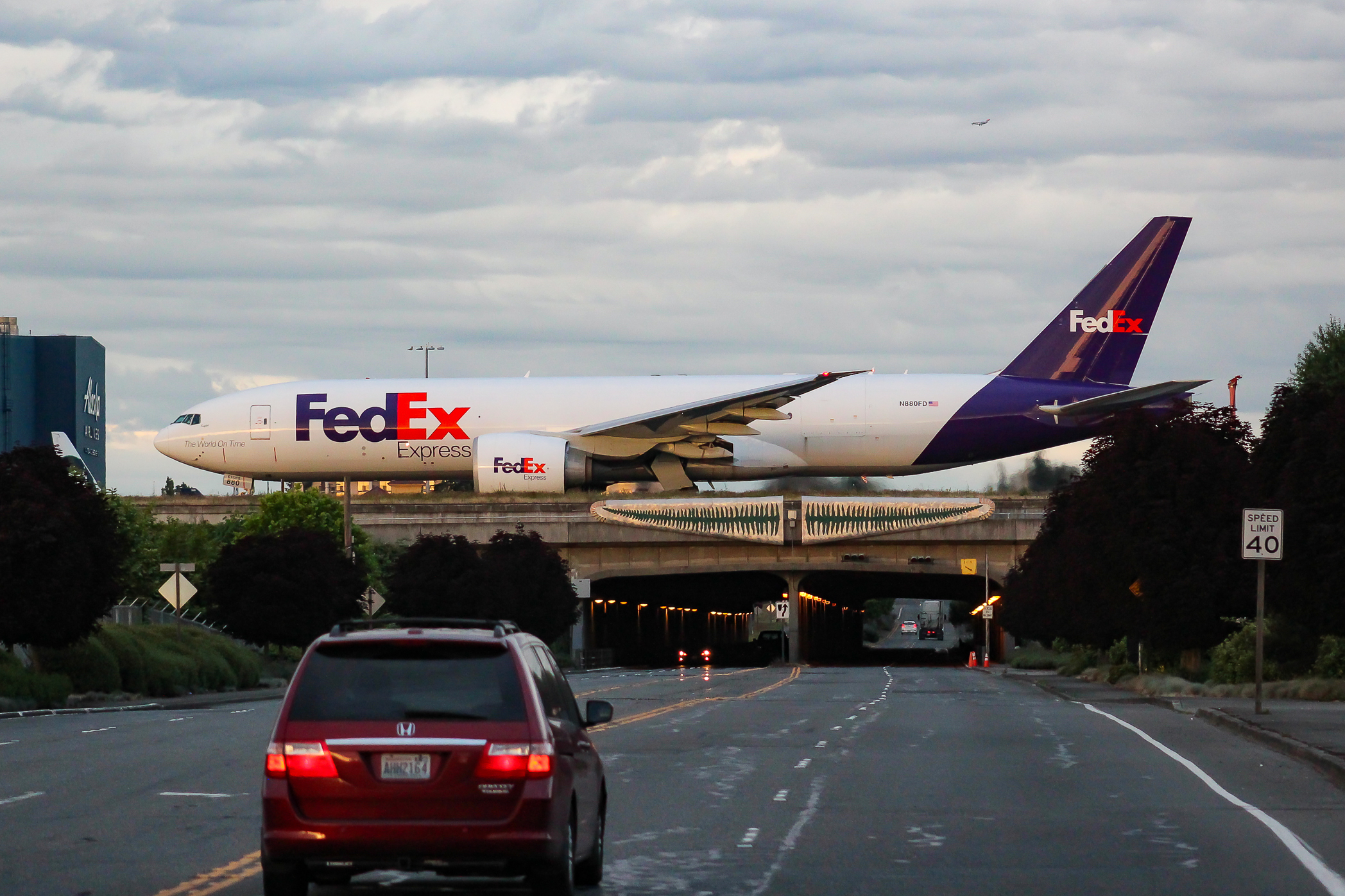 Full size: FedEx Boeing 777-200F N880FD at Seattle-Tacoma International Airport