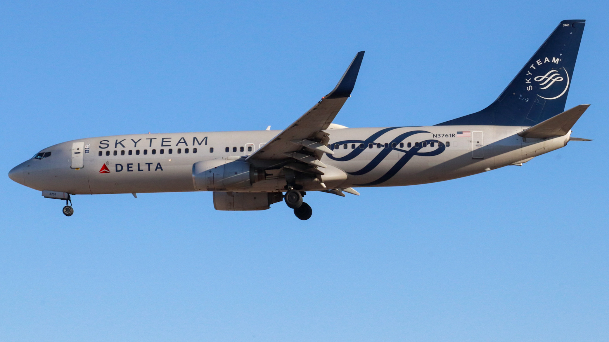 Full size: Delta Airlines Boeing 737-800 N3761R at Harry Reid International Airport