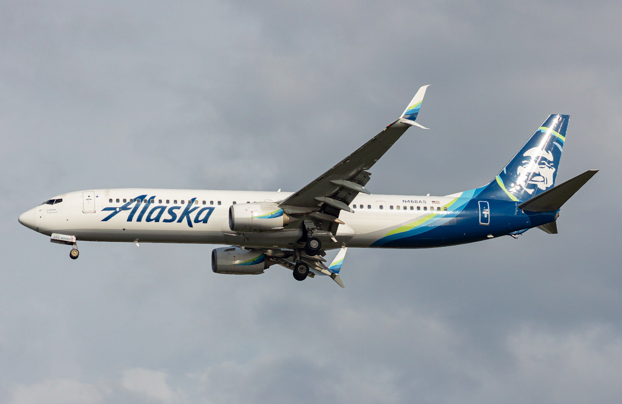 Full size: Alaska Airlines Boeing 737-900ER N468AS at Tampa International Airport