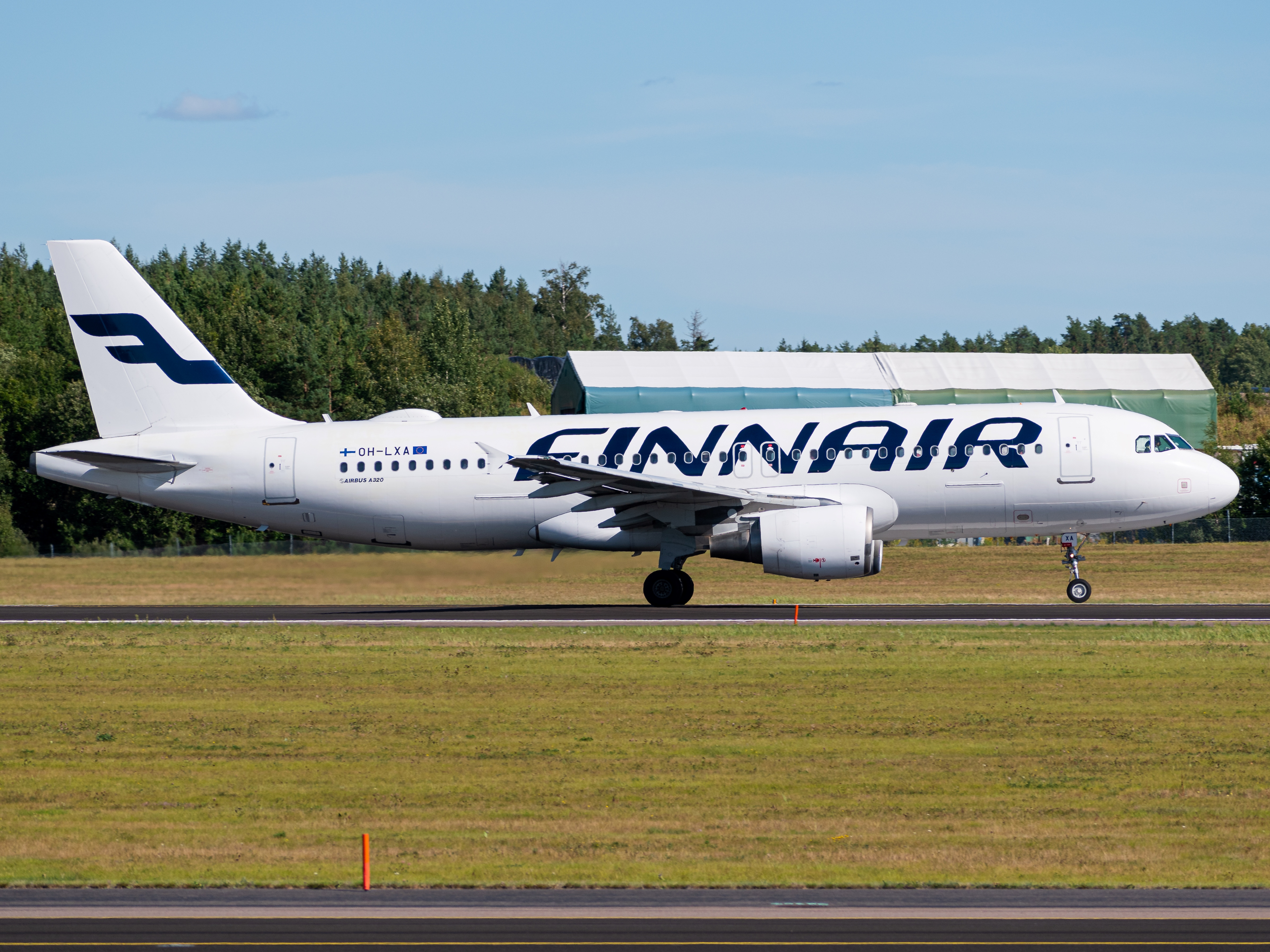 Full size: Finnair Airbus A320 OH-LXA at Stockholm Arlanda Airport