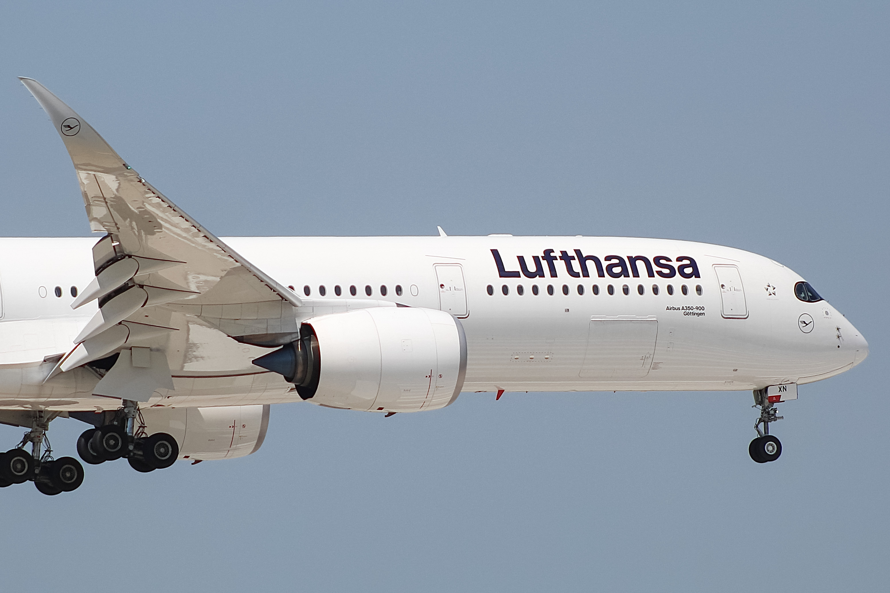 Full size: Lufthansa Airbus A350-900 D-AIXN at Chicago O'Hare International Airport