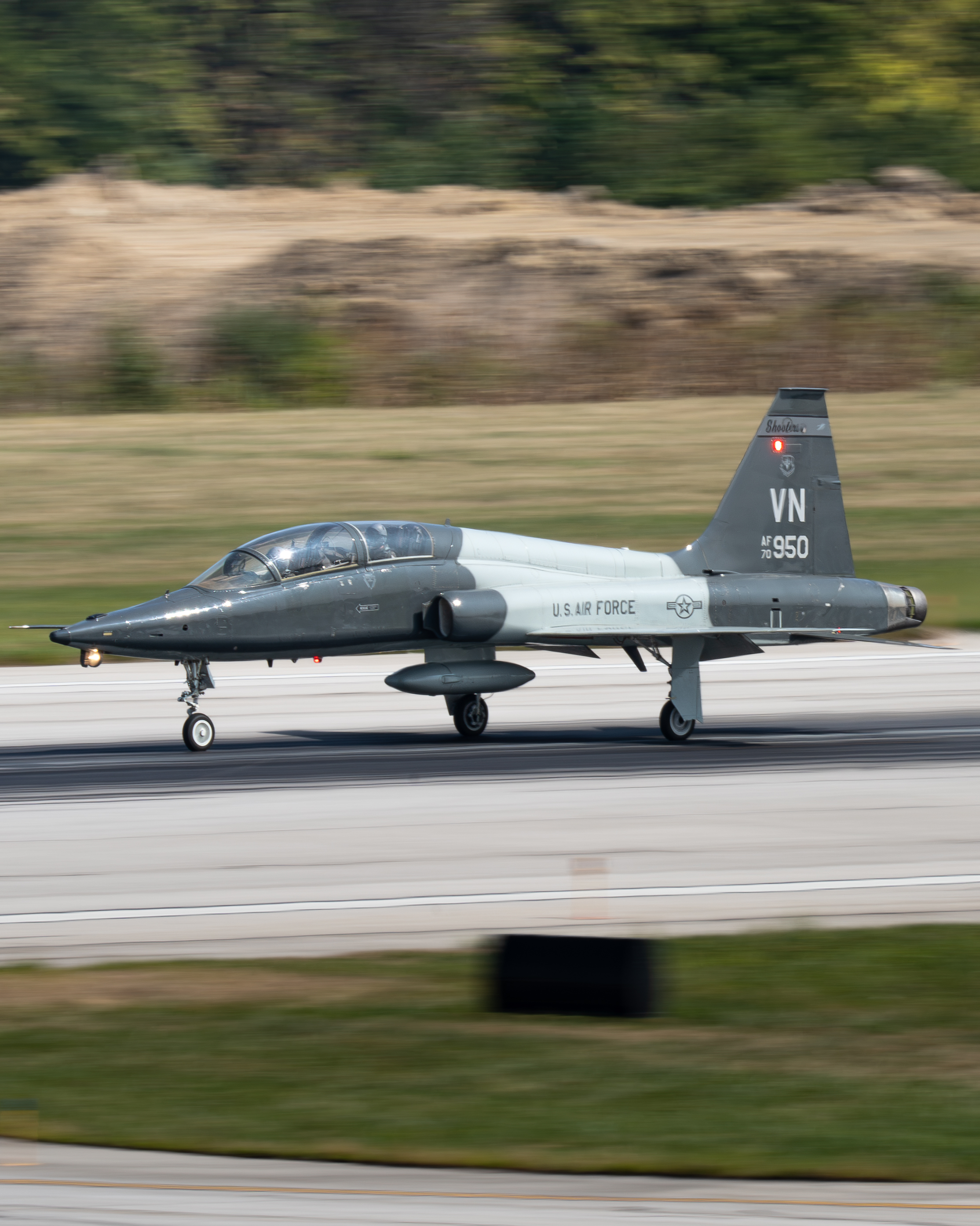 Full size: USAF - United States Air Force Northrop T-38 Talon 70-1950 at John Glenn Columbus International Airport