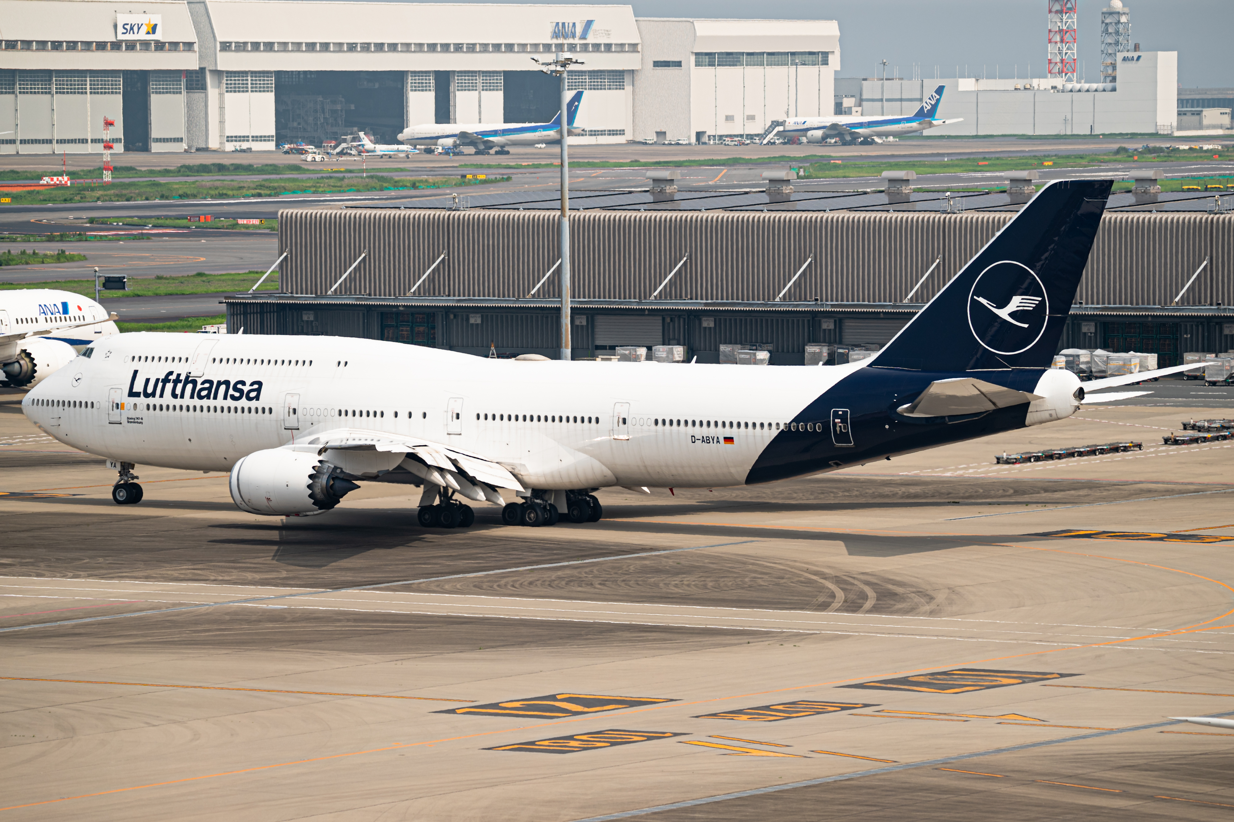 Full size: Lufthansa Boeing 747-8i D-ABYA at Tokyo-Haneda Airport