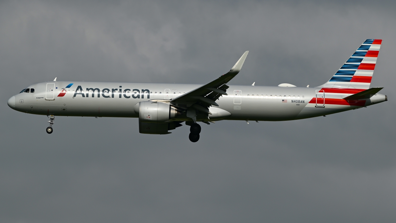 Full size: American Airlines Airbus A321-200 N408AN at Dallas-Fort Worth International Airport