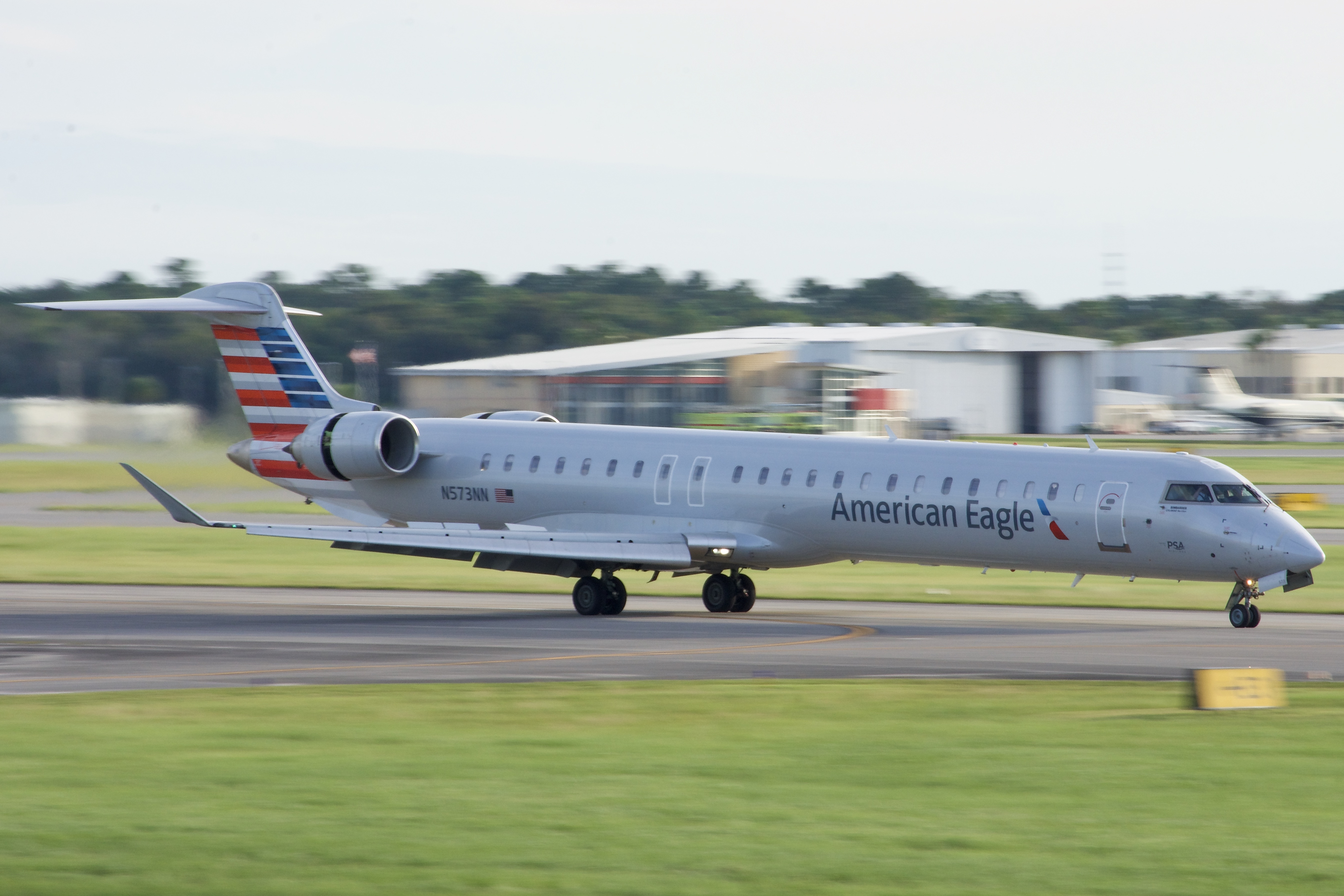 Full size: American Eagle Mitsubishi CRJ-900 N573NN at Daytona Beach International Airport