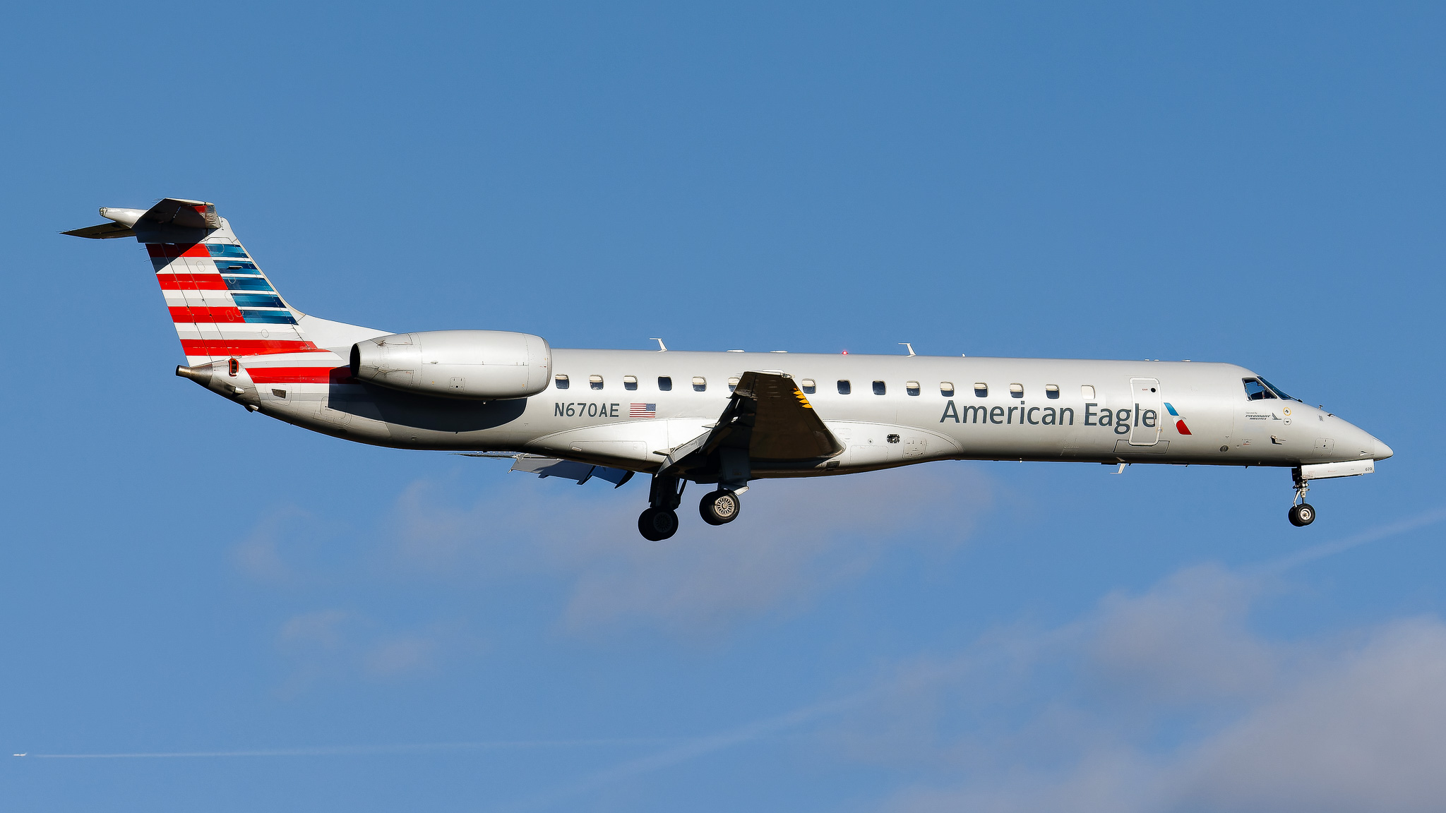 Full size: American Eagle Embraer ERJ-145LR N670AE at Asheville Regional Airport