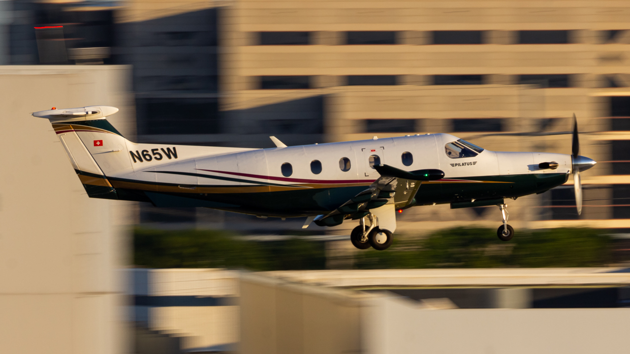Full size: PRIVATE Pilatus PC-12 N65W at John Glenn Columbus International Airport