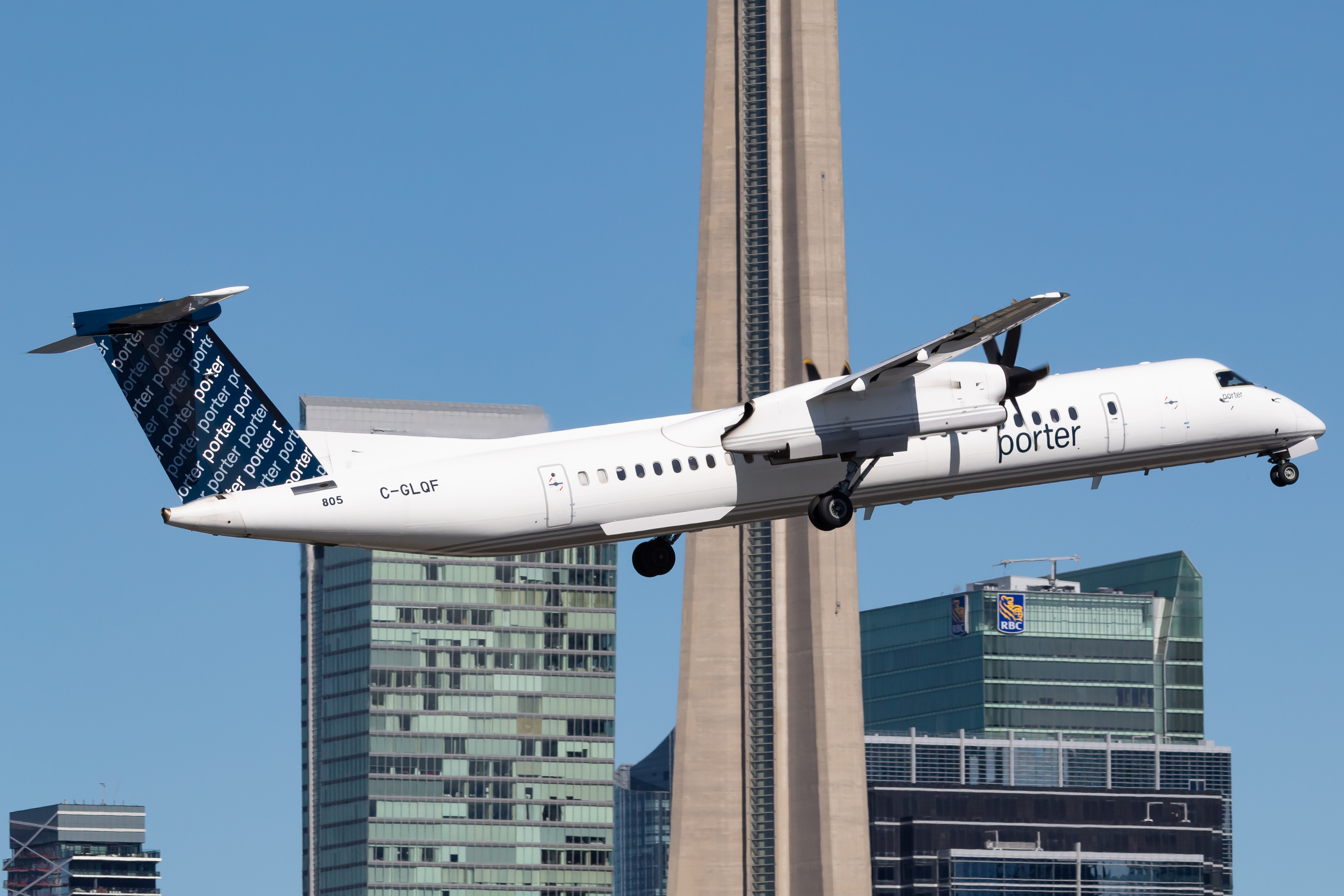 Full size: Porter Airlines De Havilland Dash-8 q400 C-GLQF at Toronto/City Centre Airport