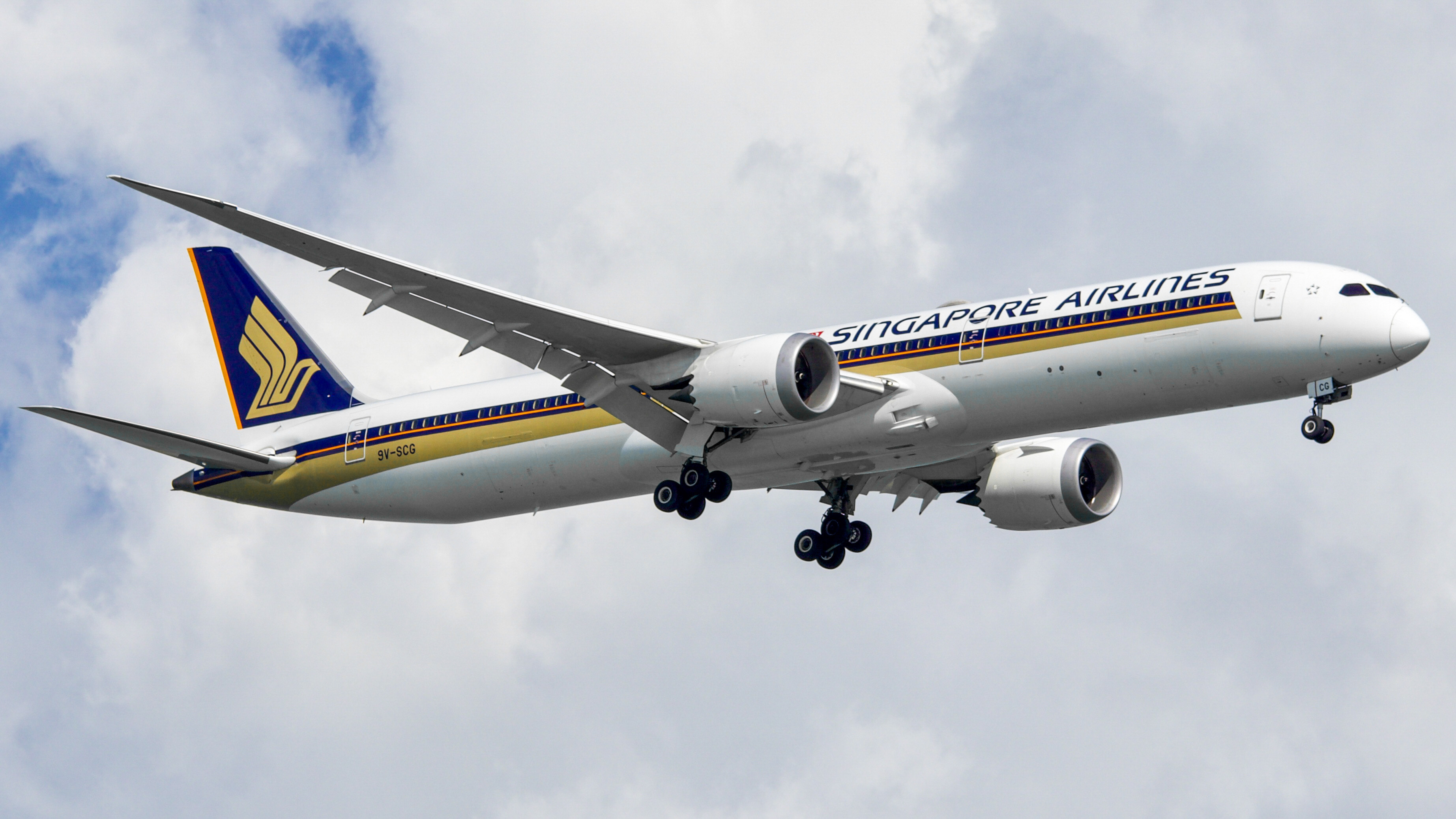 Full size: Singapore Airlines Boeing 787-10 9V-SCG at Singapore-Changi Airport