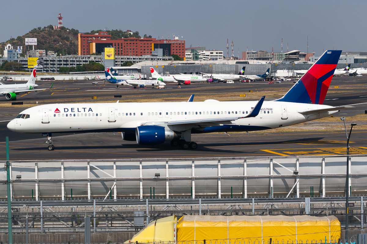 Full size: Delta Airlines Boeing 757-200 N557NW at Mexico City International Airport