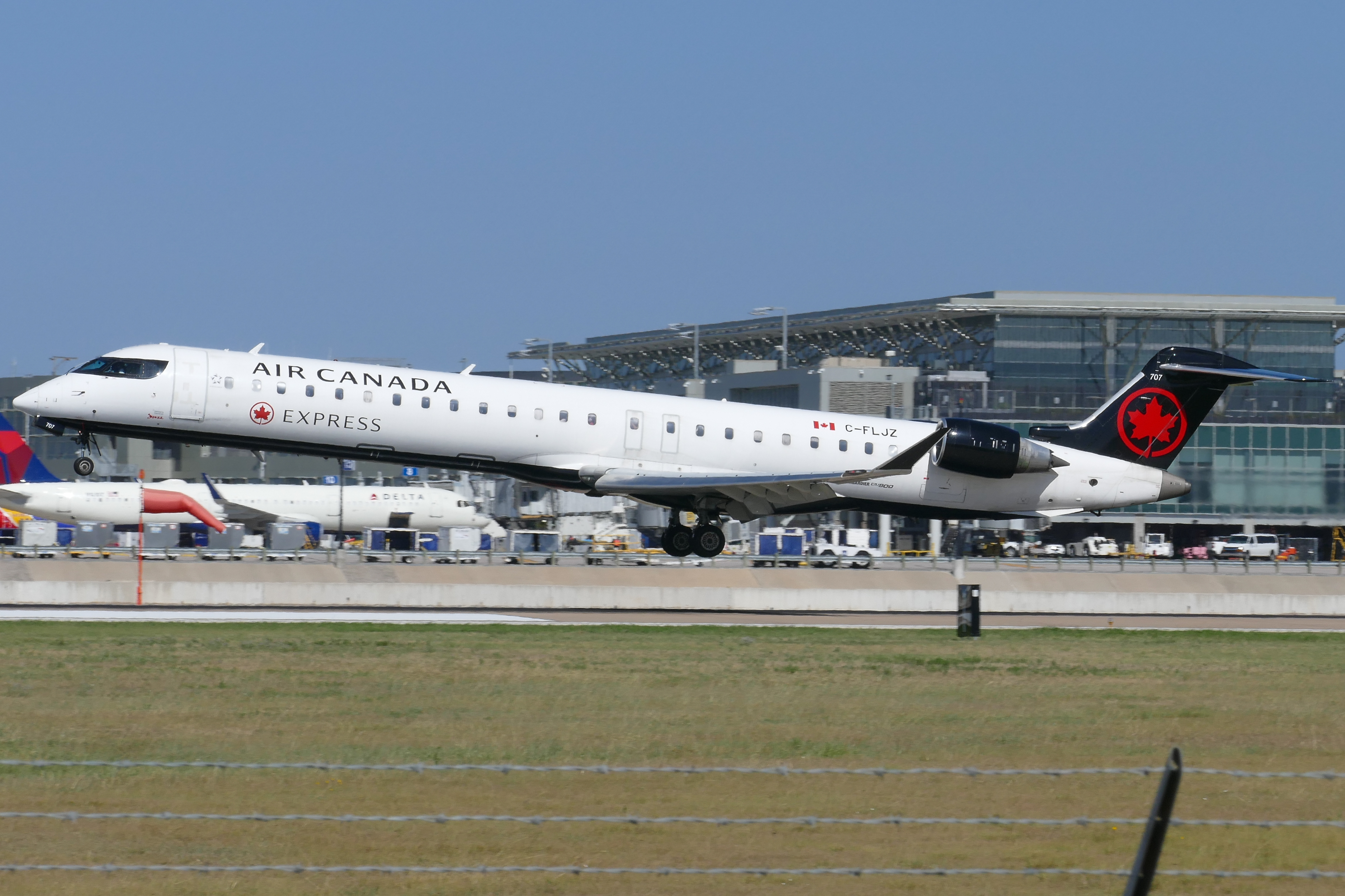 Full size: Air Canada Express Mitsubishi CRJ-900 C-FLJZ at Austin-Bergstrom International Airport