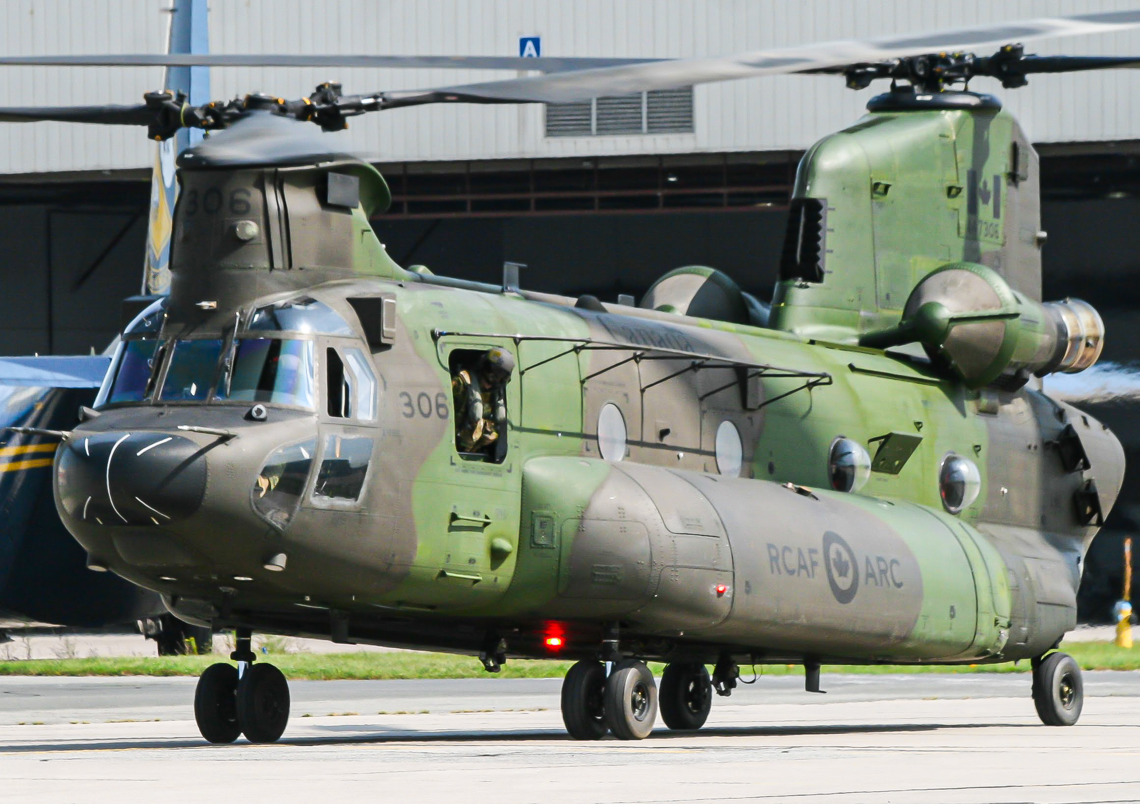 Full size: Royal Canadian Air Force Boeing CH-147F Chinook 147306 at Lester B Pearson International Airport