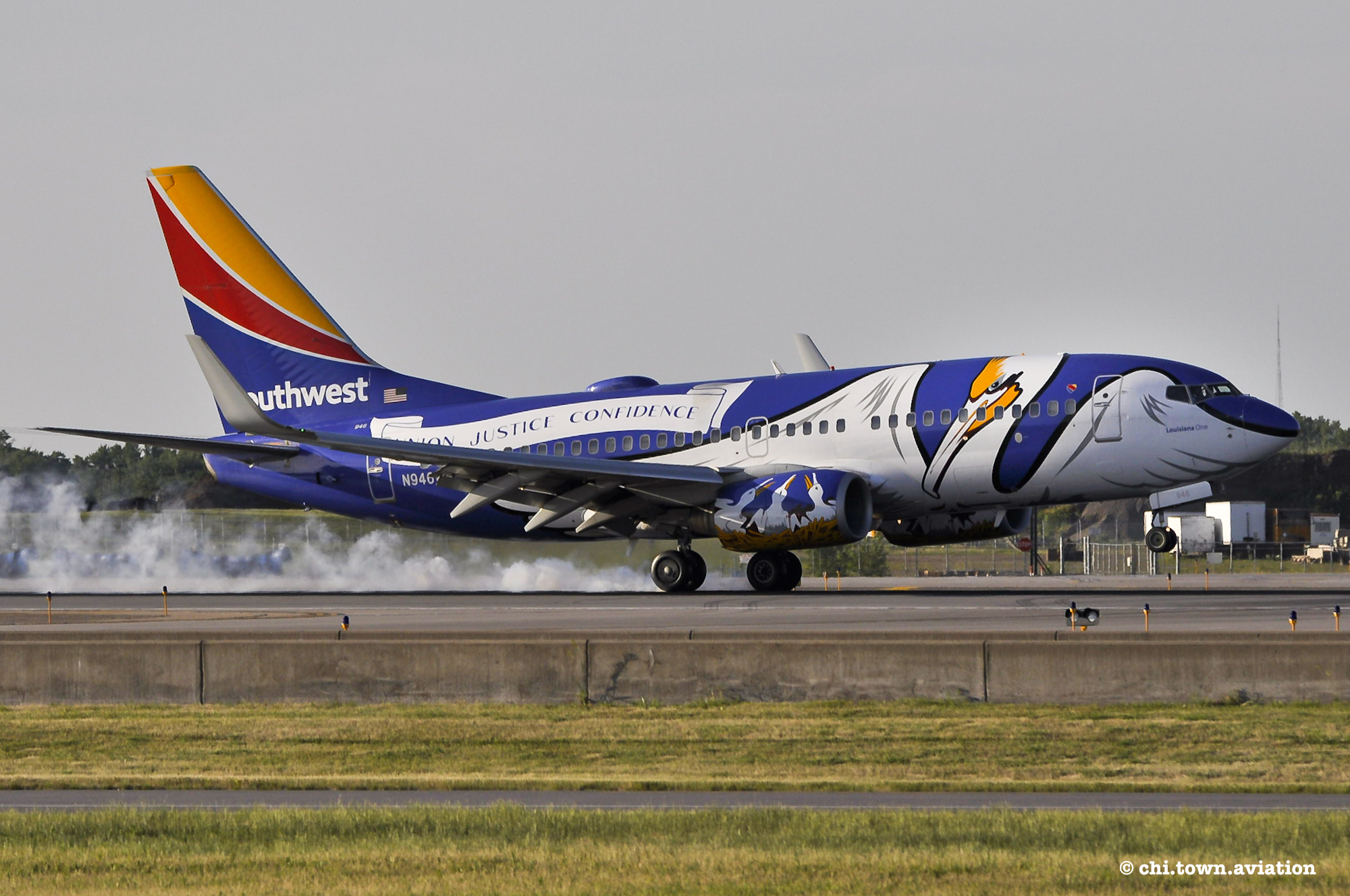 Full size: Southwest Airlines Boeing 737-700 N946WN at Chicago O'Hare International Airport