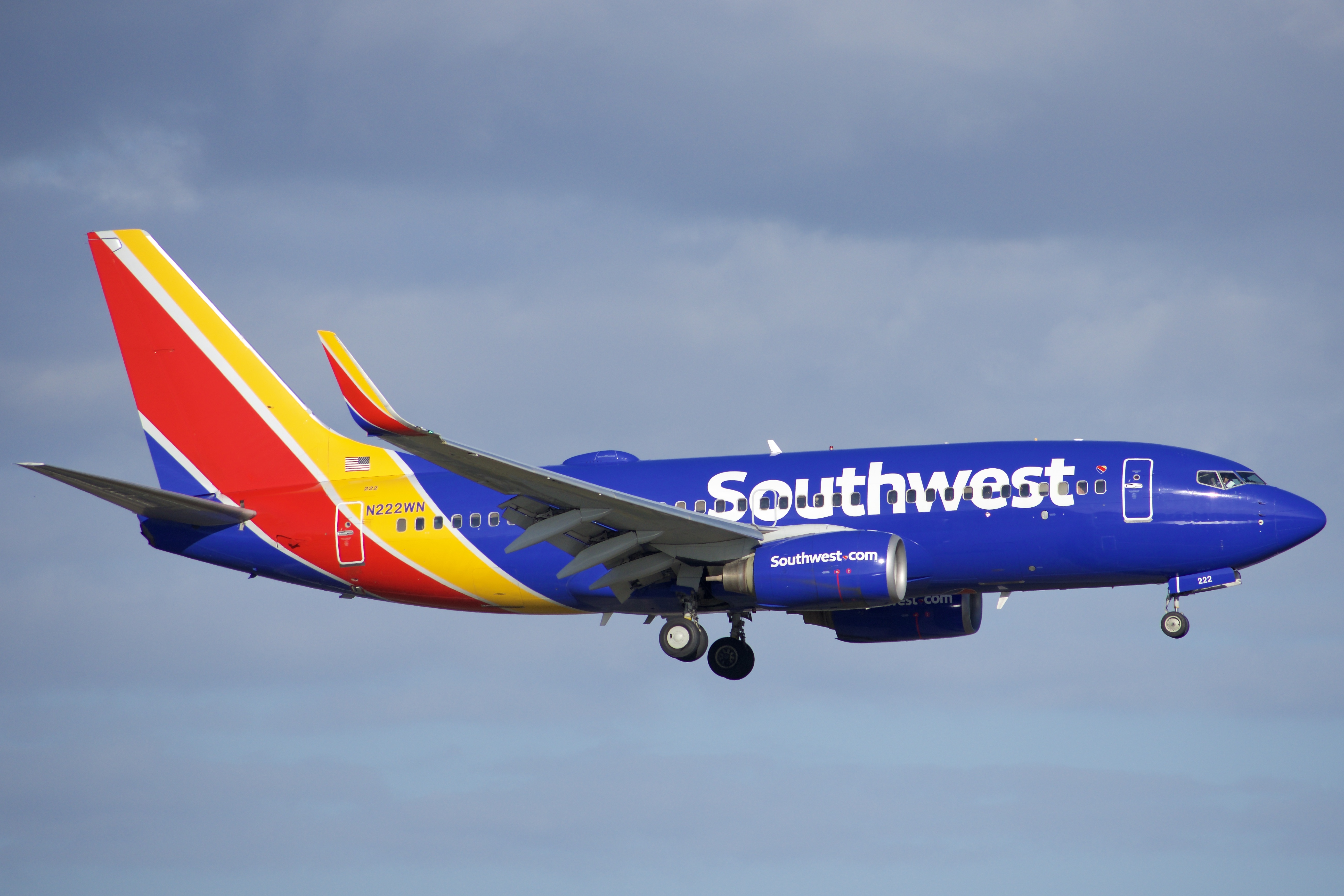 Full size: Southwest Airlines Boeing 737-700 N222WN at Orlando International Airport