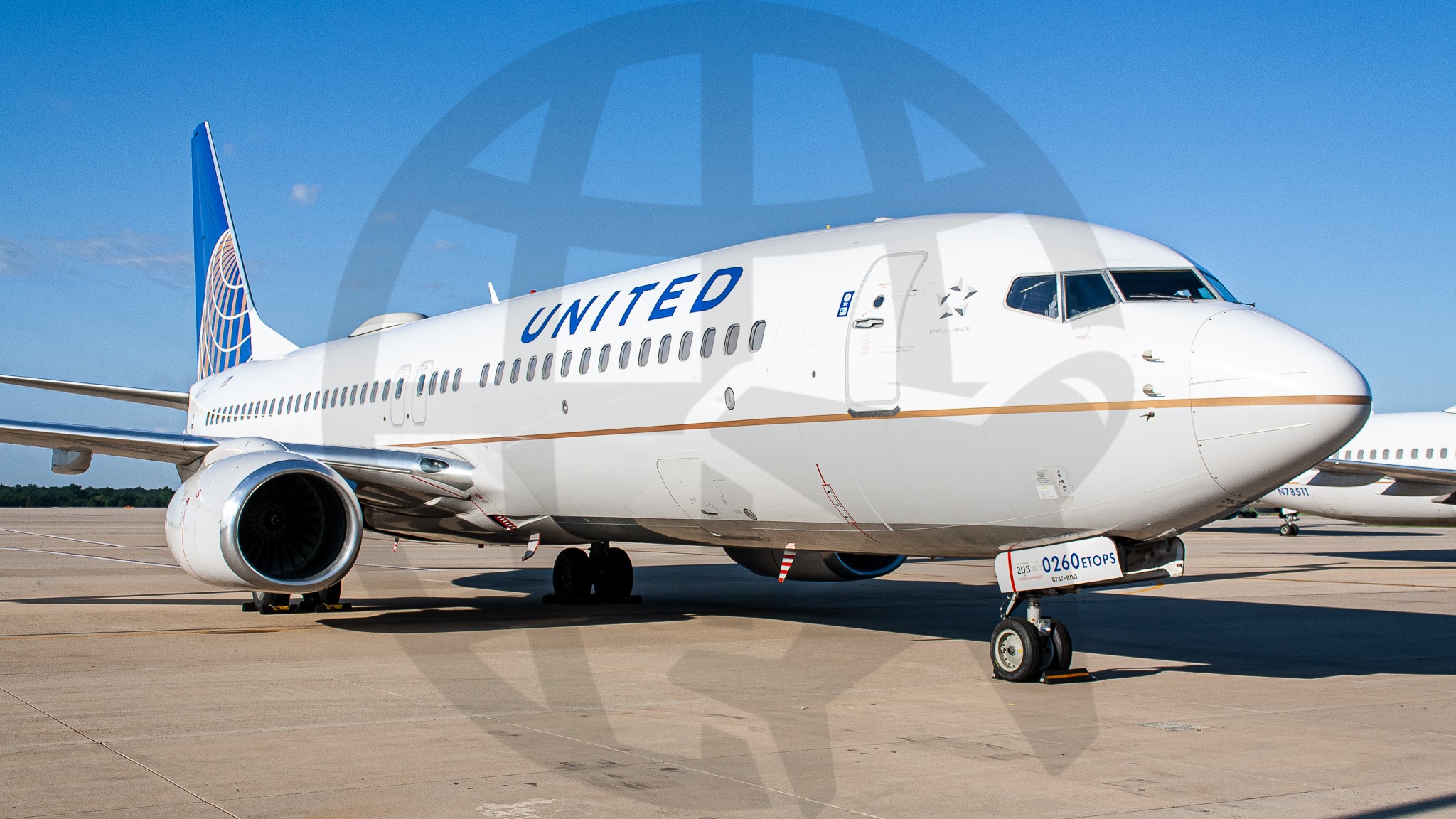 Full size: United Airlines Boeing 737-800 N35260 at Washington Dulles International Airport