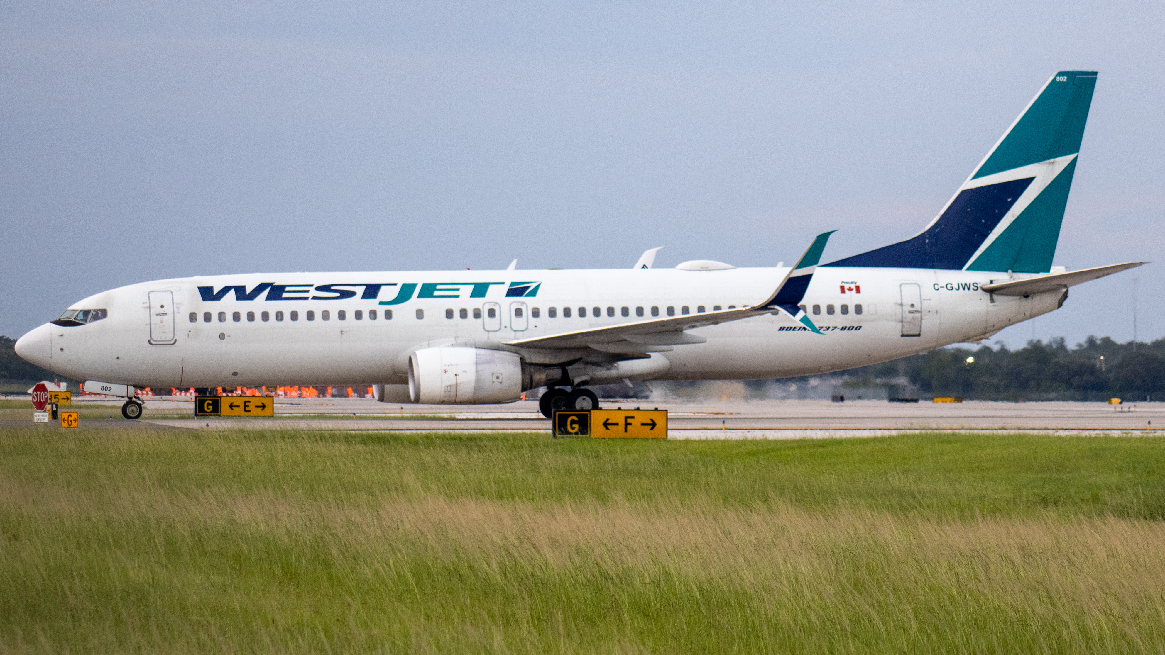 Full size: WestJet Boeing 737-800 C-GJWS at Orlando International Airport
