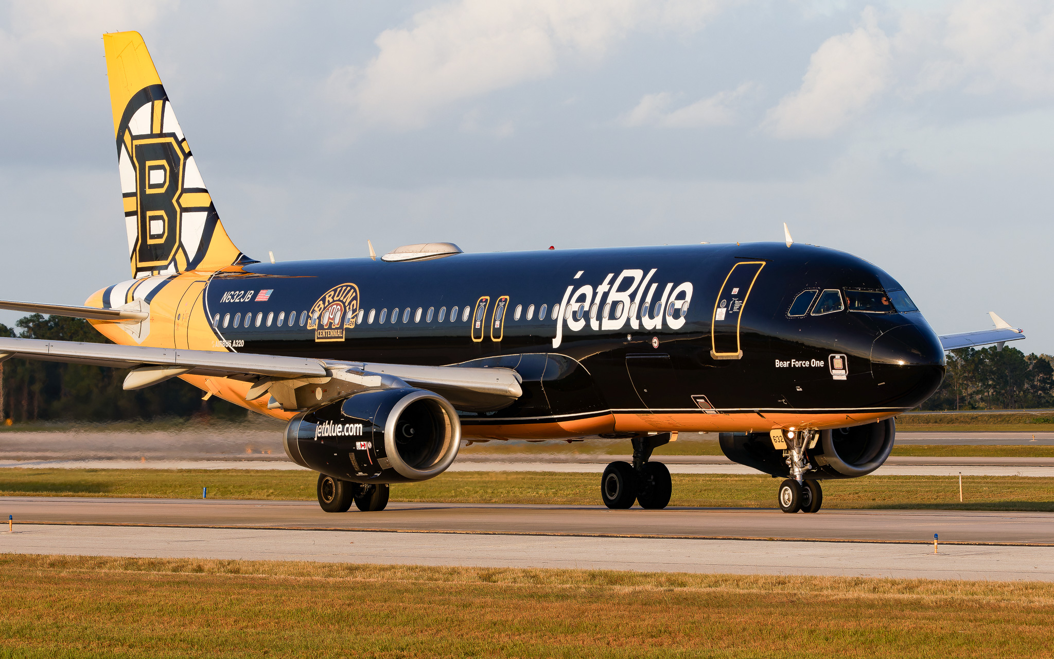 Full size: JetBlue Airways Airbus A320 N632JB at Orlando International Airport