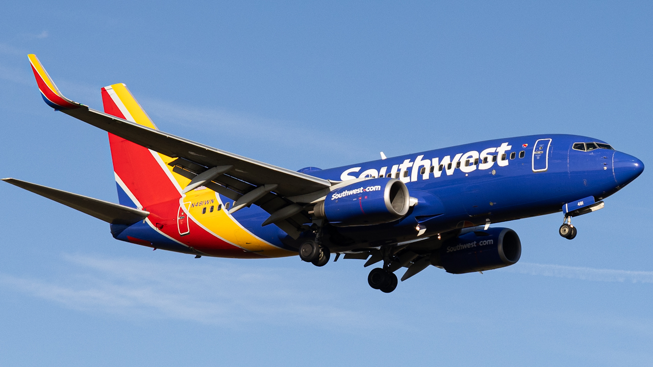 Full size: Southwest Airlines Boeing 737-700 N481WN at Tampa International Airport