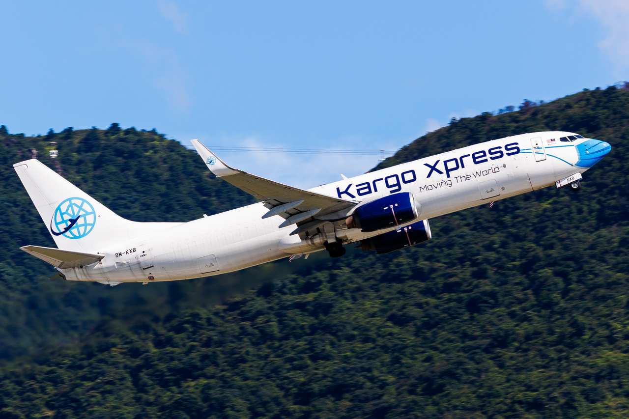 Full size: Kargo Xpress Boeing 737-800 9M-KXB at Hong Kong International Airport