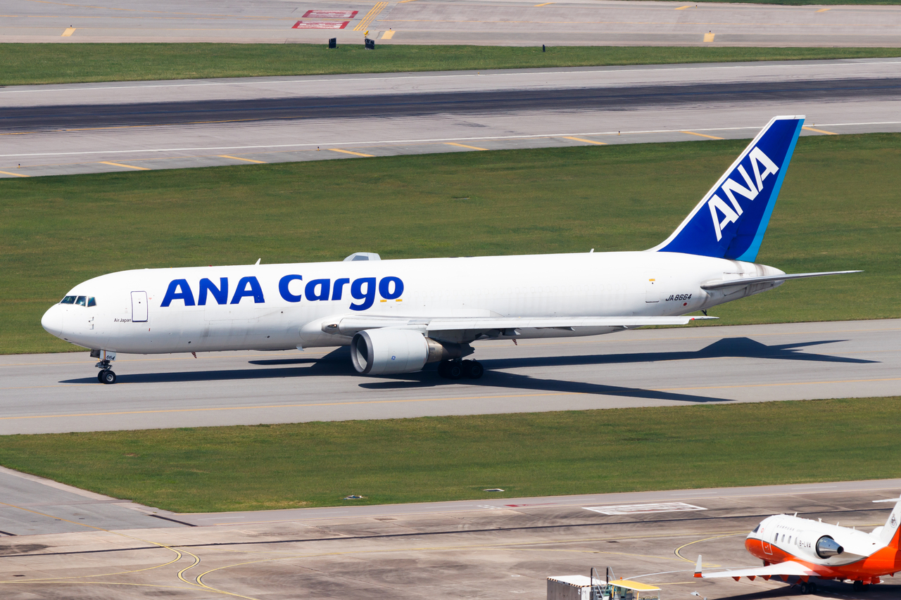 Full size: ANA Cargo Boeing 767-300F JA8664 at Hong Kong International Airport