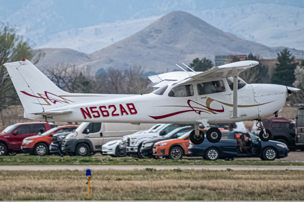 Full size: PRIVATE Cessna 172 N562AB at Vance Brand Airport