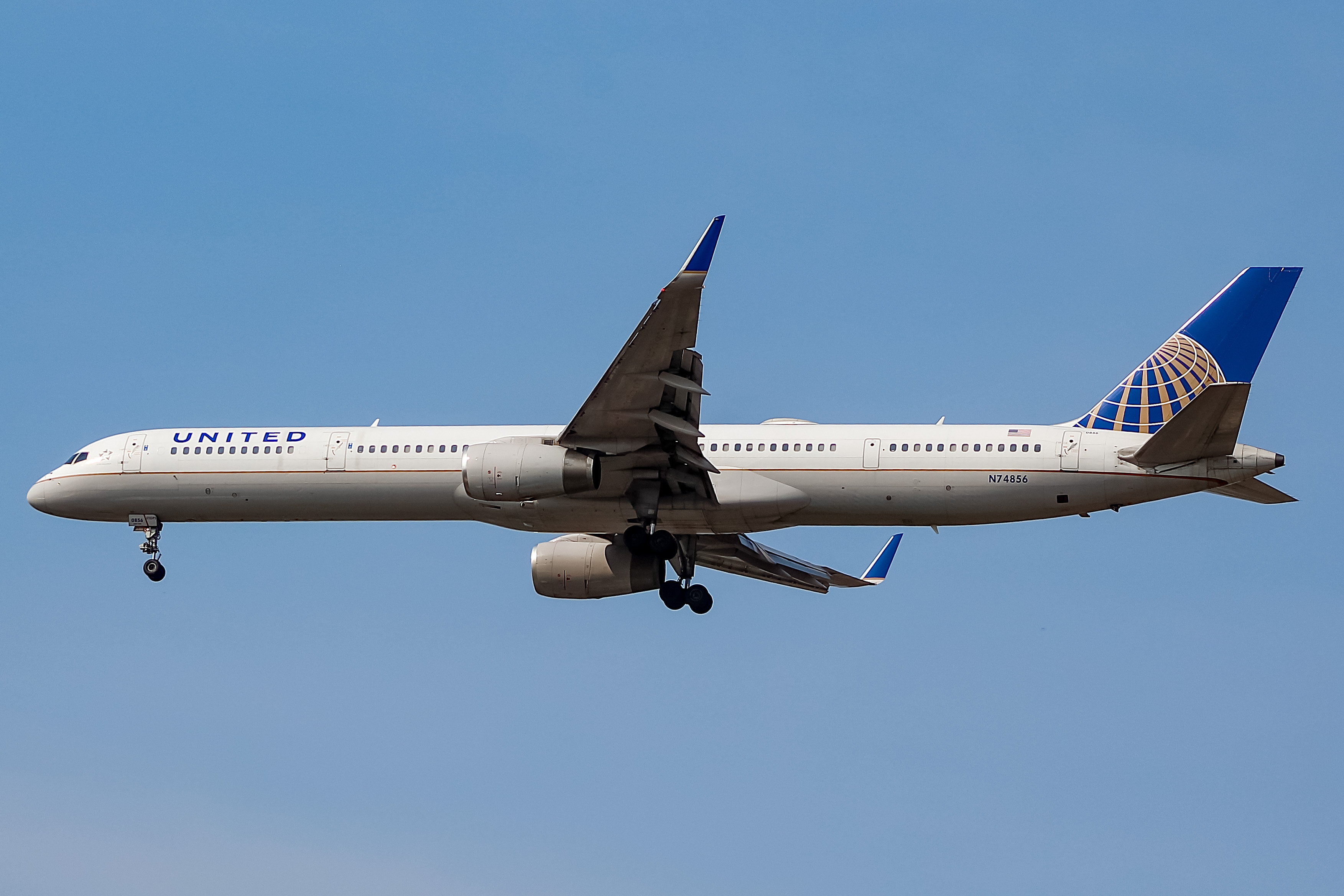 Full size: United Airlines Boeing 757-300 N74856 at Chicago O'Hare International Airport