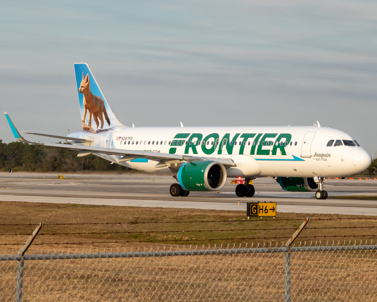 Full size: Frontier Airlines Airbus A320NEO N387FR at Orlando International Airport