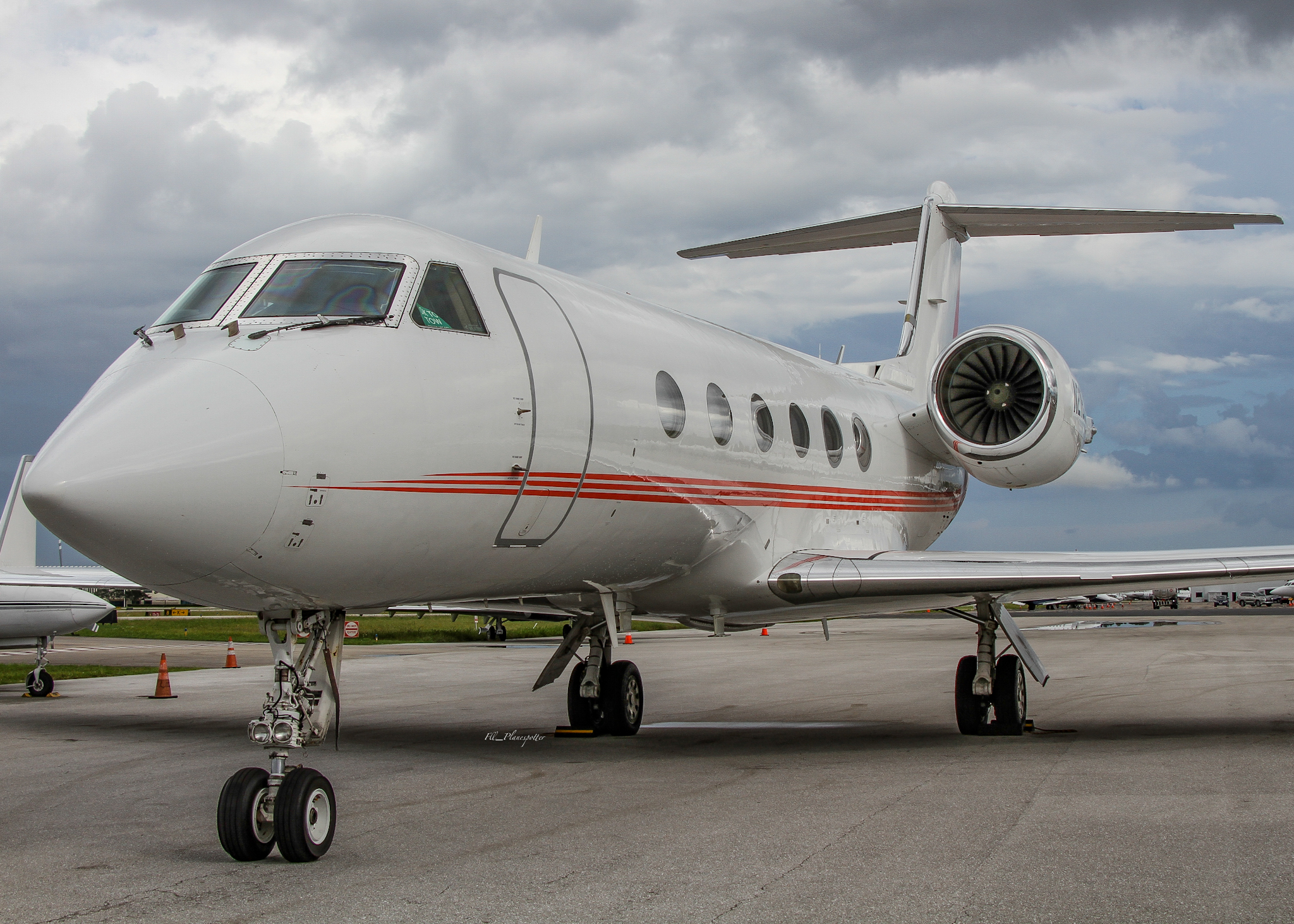 Full size: PRIVATE Gulfstream IV N218JE at Fort Lauderdale Executive Airport