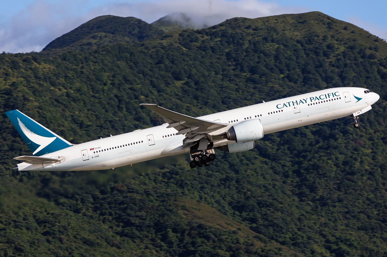 Full size: Cathay Pacific Boeing 777-300ER B-HNR at Hong Kong International Airport