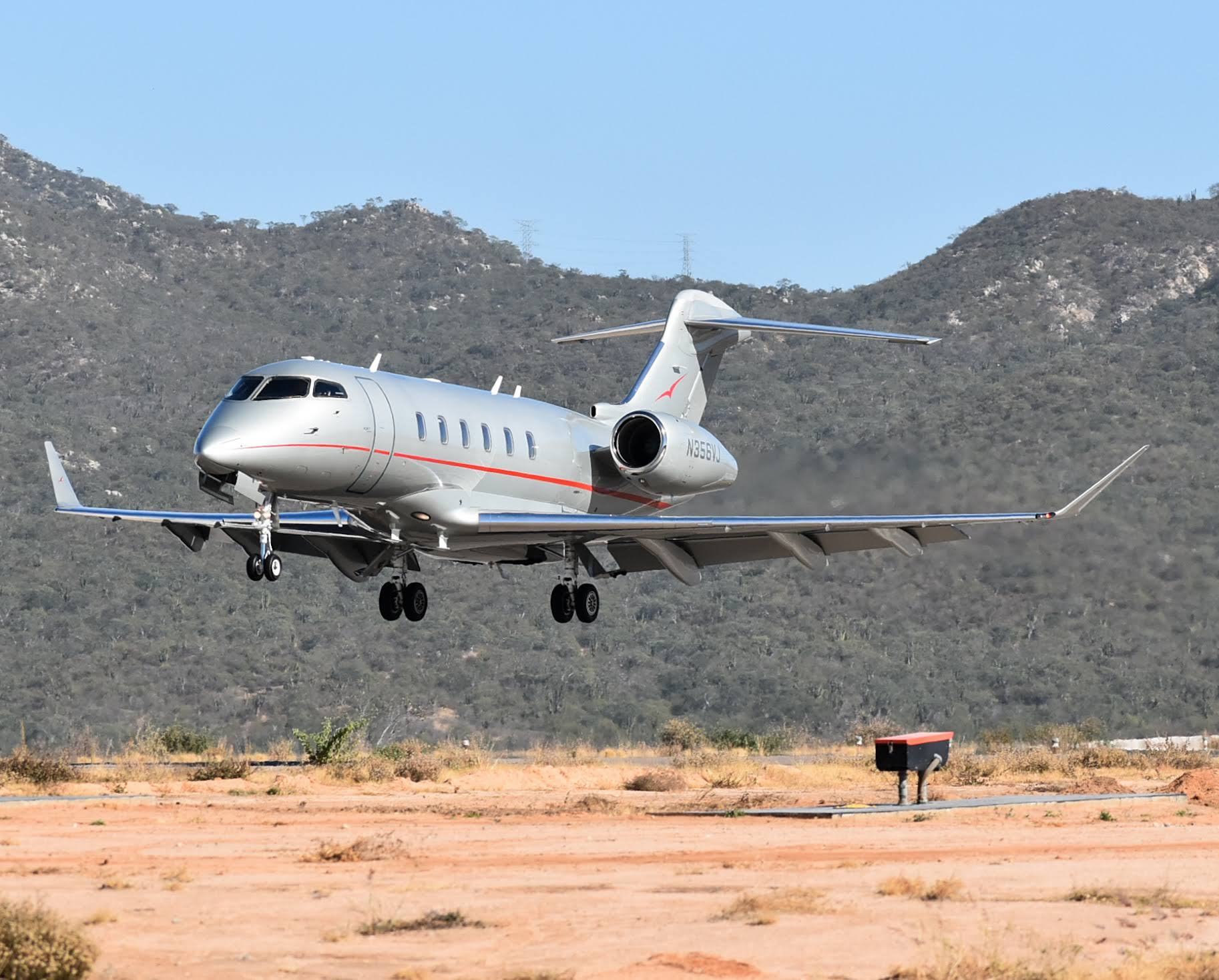 Full size: Vista Jet Bombardier Challenger 350 N356VJ at Aeropuerto de Cabo San Lucas Internacional