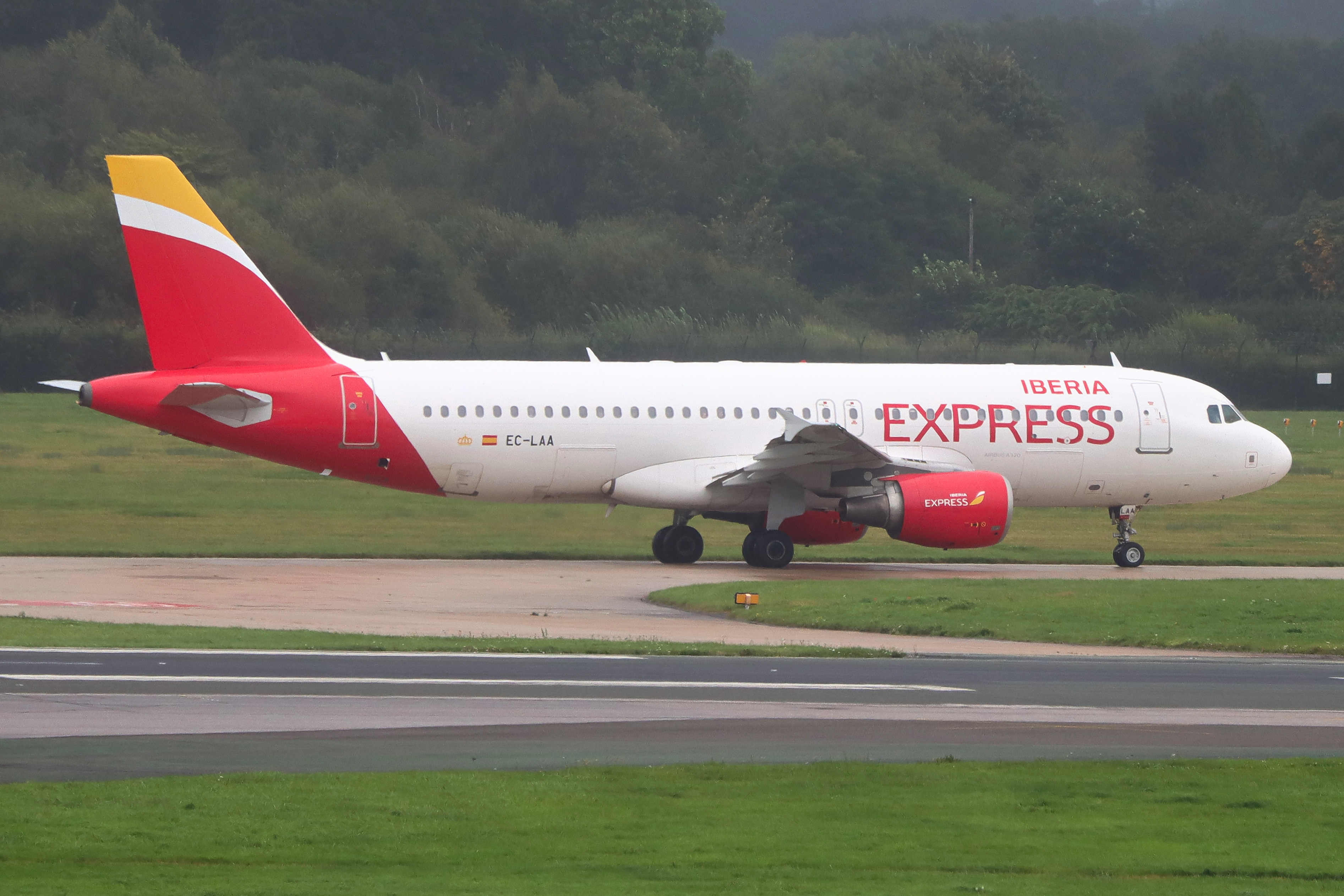 Full size: Iberia Express Airbus A320 EC-LAA at Manchester Airport