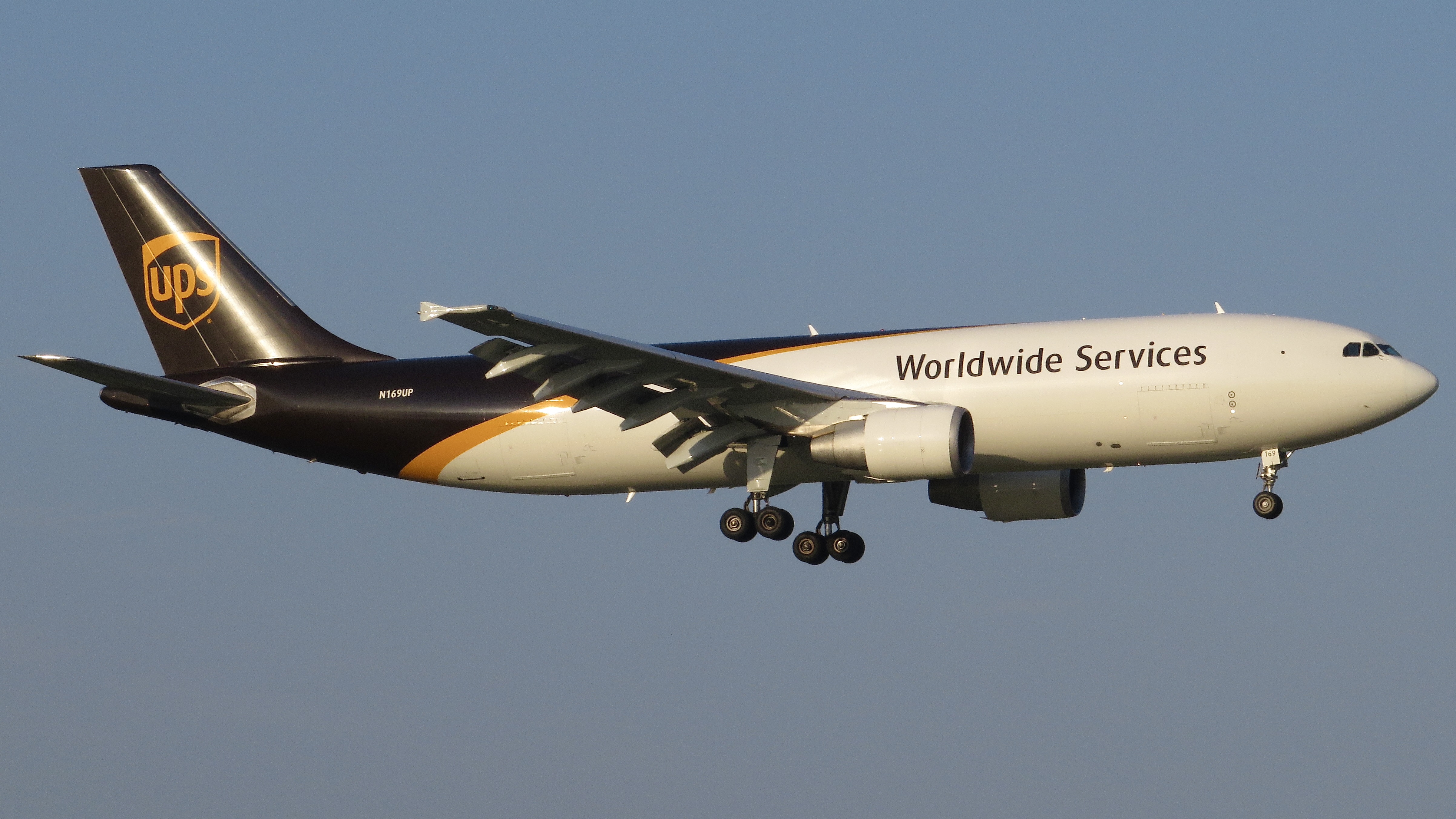 Full size: United Parcel Service Airbus A300F-600 N169UP at Orlando International Airport