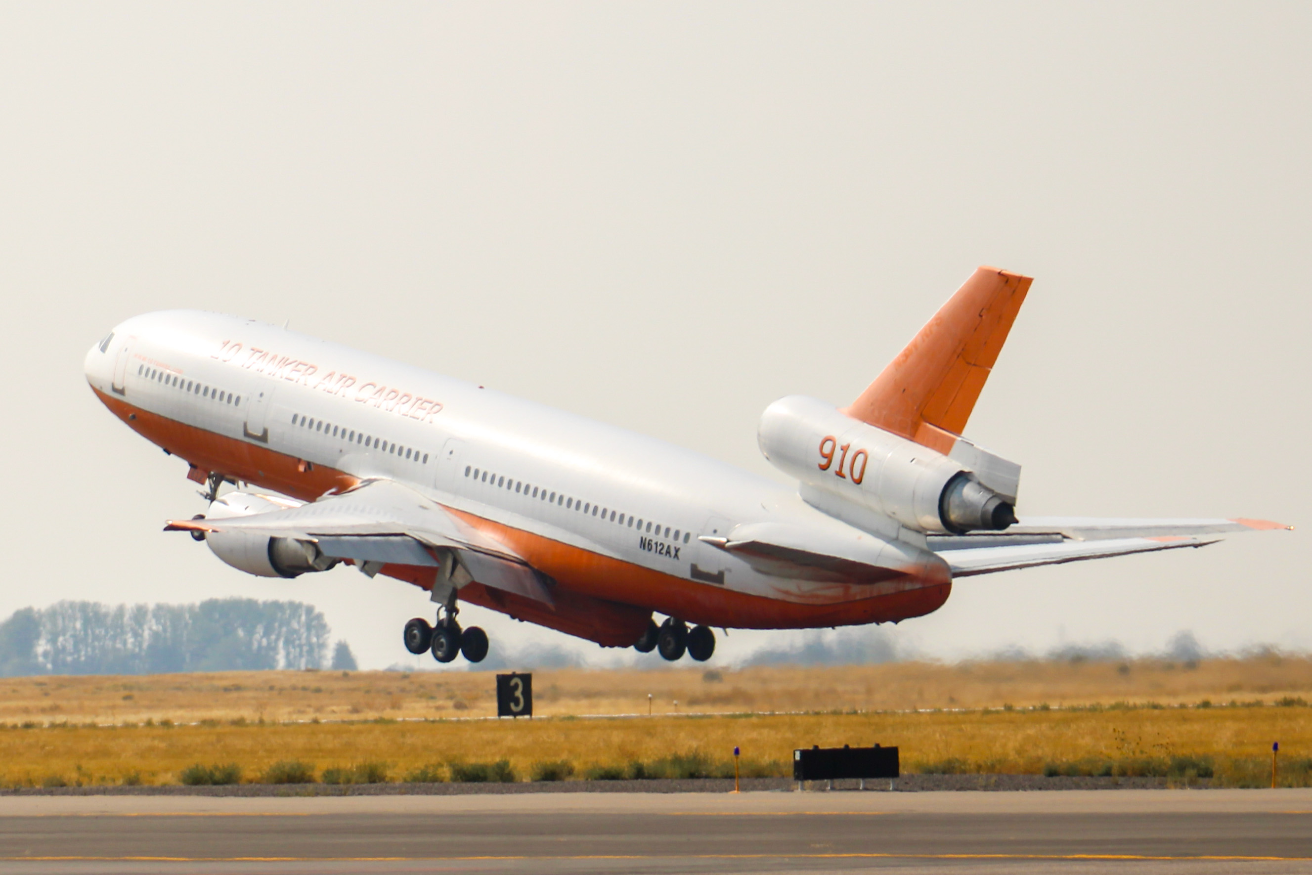 Full size: 10 tanker air carrier   McDonnell Douglas DC-10 N612AX at Pocatello Regional Airport