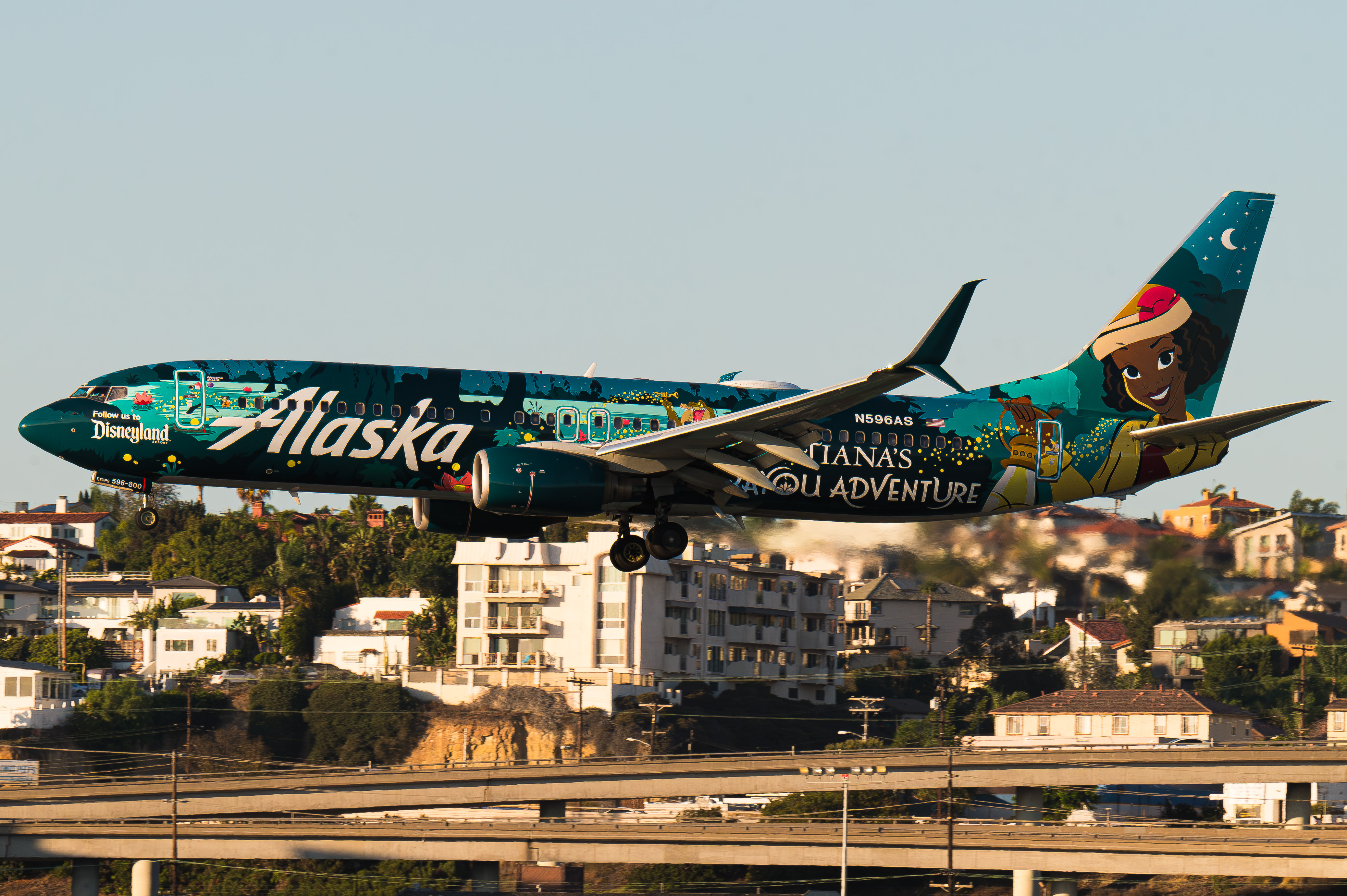 Full size: Alaska Airlines Boeing 737-800 N596AS at San Diego International Airport