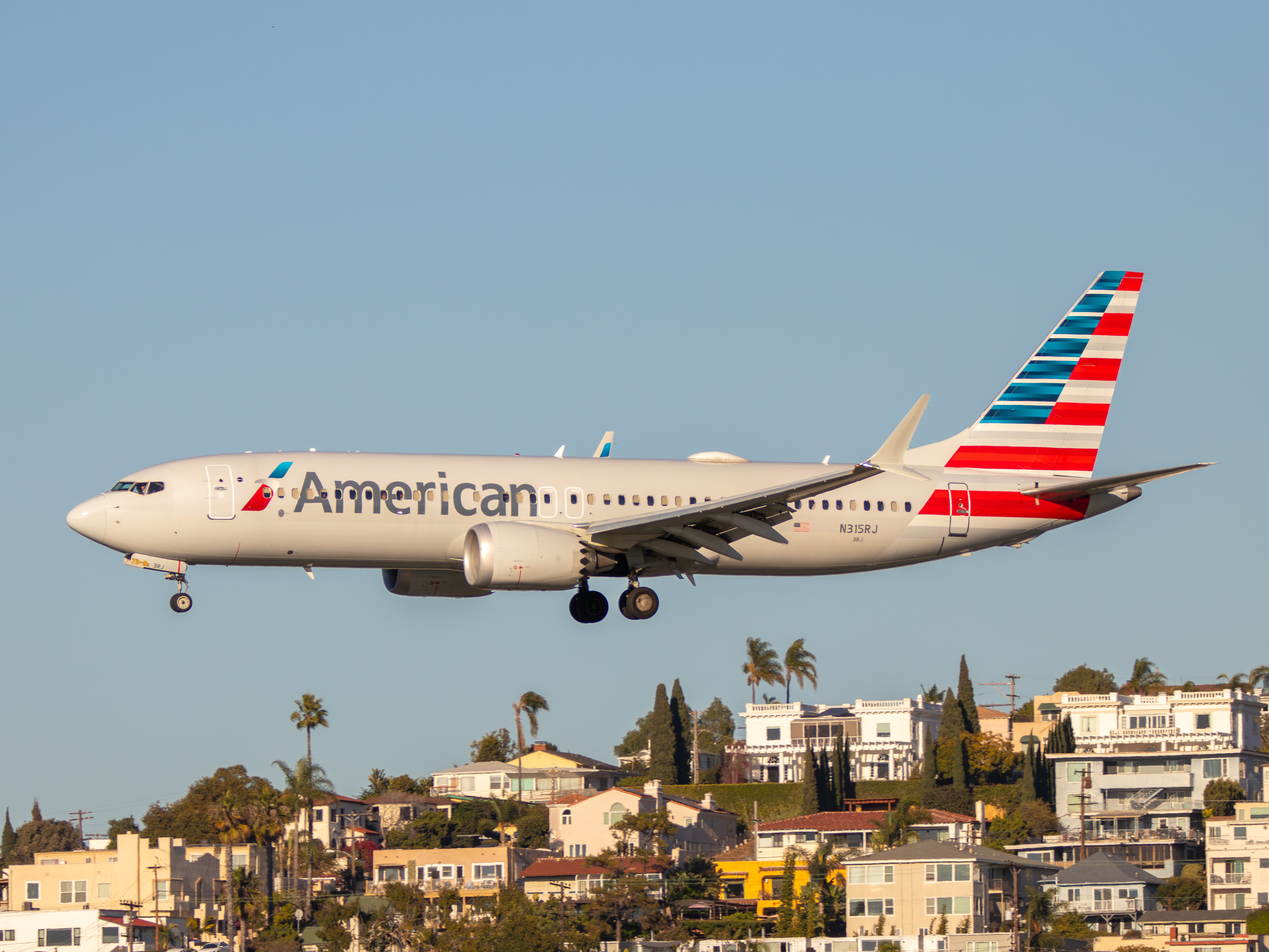 Full size: American Airlines Boeing 737 MAX 8 N315RJ at San Diego International Airport