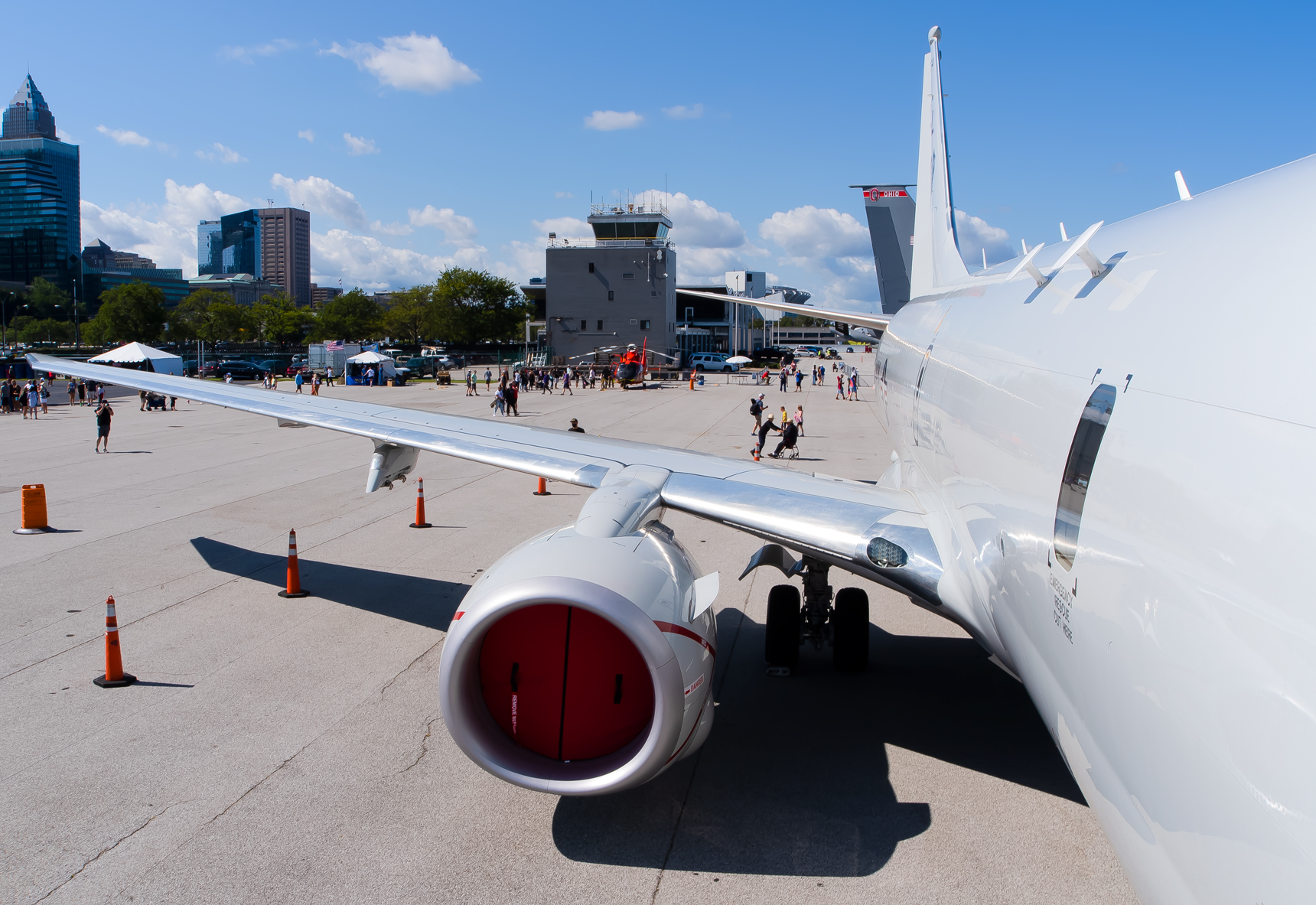 Full size: US Navy Boeing P-8A Poseidon 169554 at Cleveland Burke Lakefront Airport
