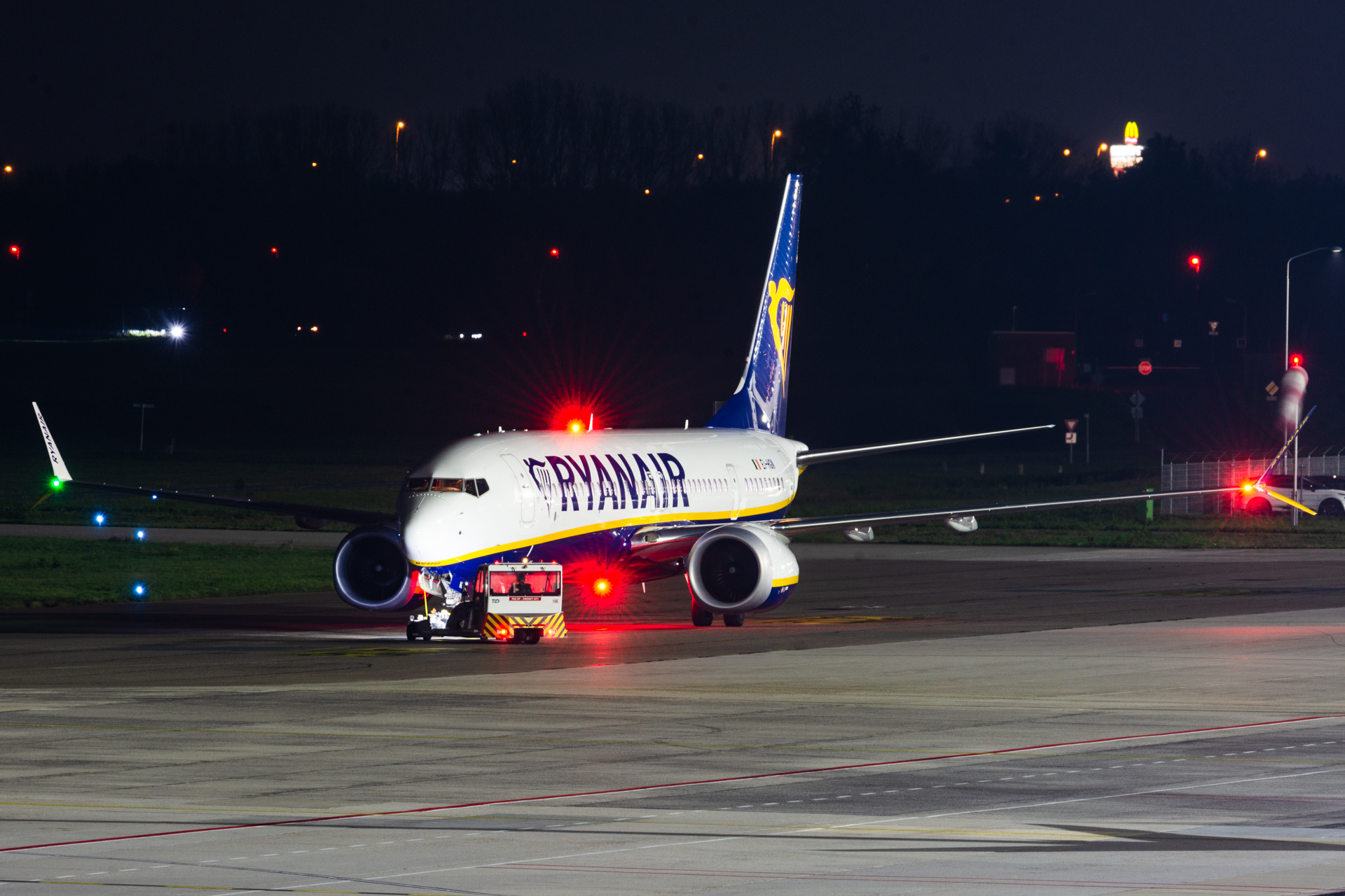 Full size: RyanAir Boeing 737 MAX 8 EI-HGN at Eindhoven Airport